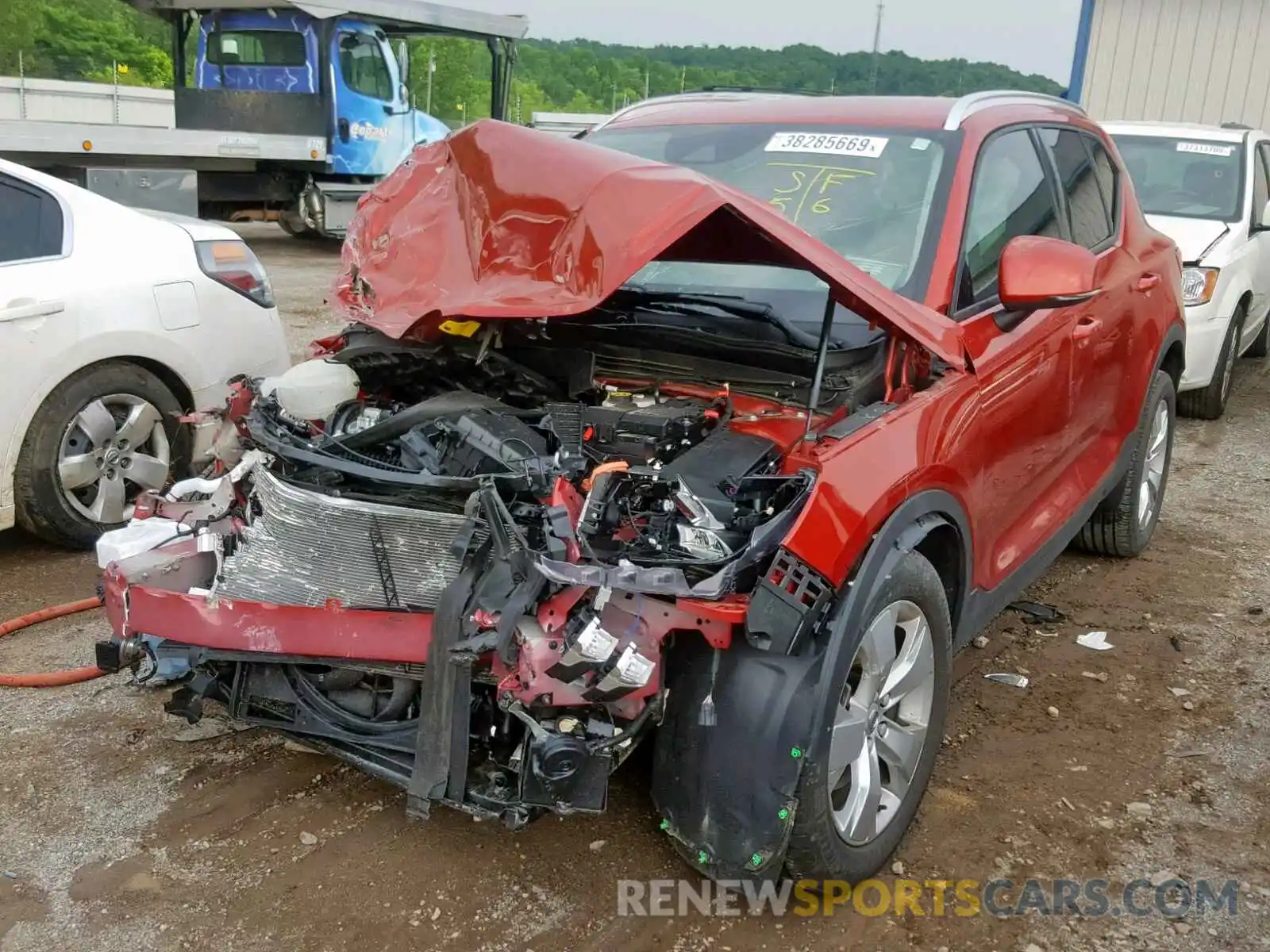 2 Photograph of a damaged car YV4162XZ4K2014250 VOLVO XC40 T5 MO 2019