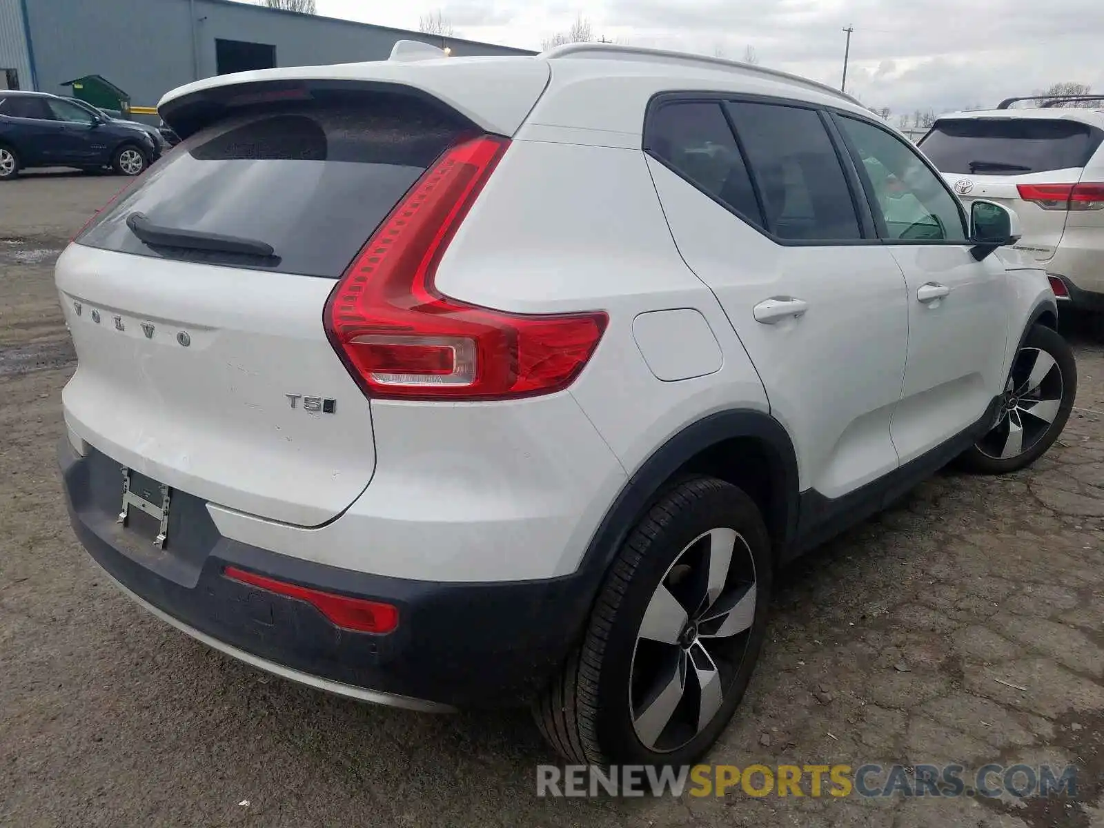 4 Photograph of a damaged car YV4162XZ4K2018783 VOLVO XC40 T5 MO 2019