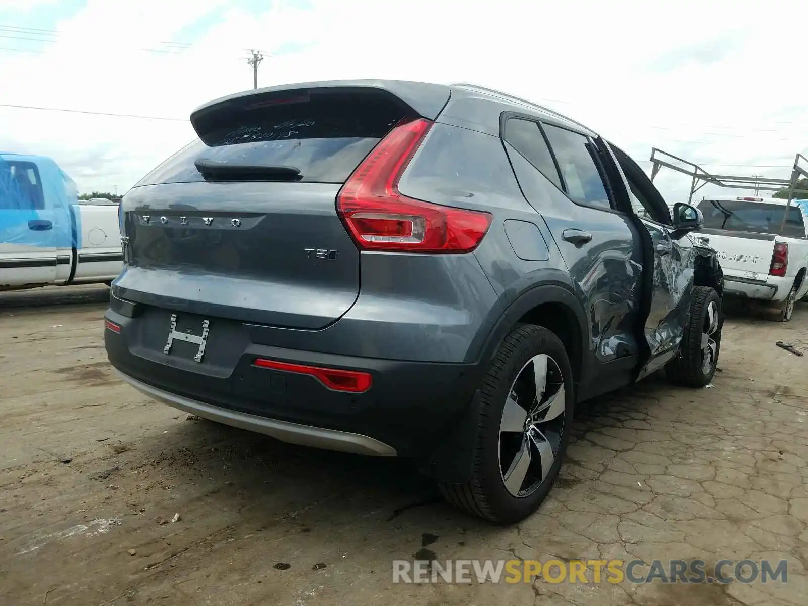 4 Photograph of a damaged car YV4162XZ5K2009686 VOLVO XC40 T5 MO 2019