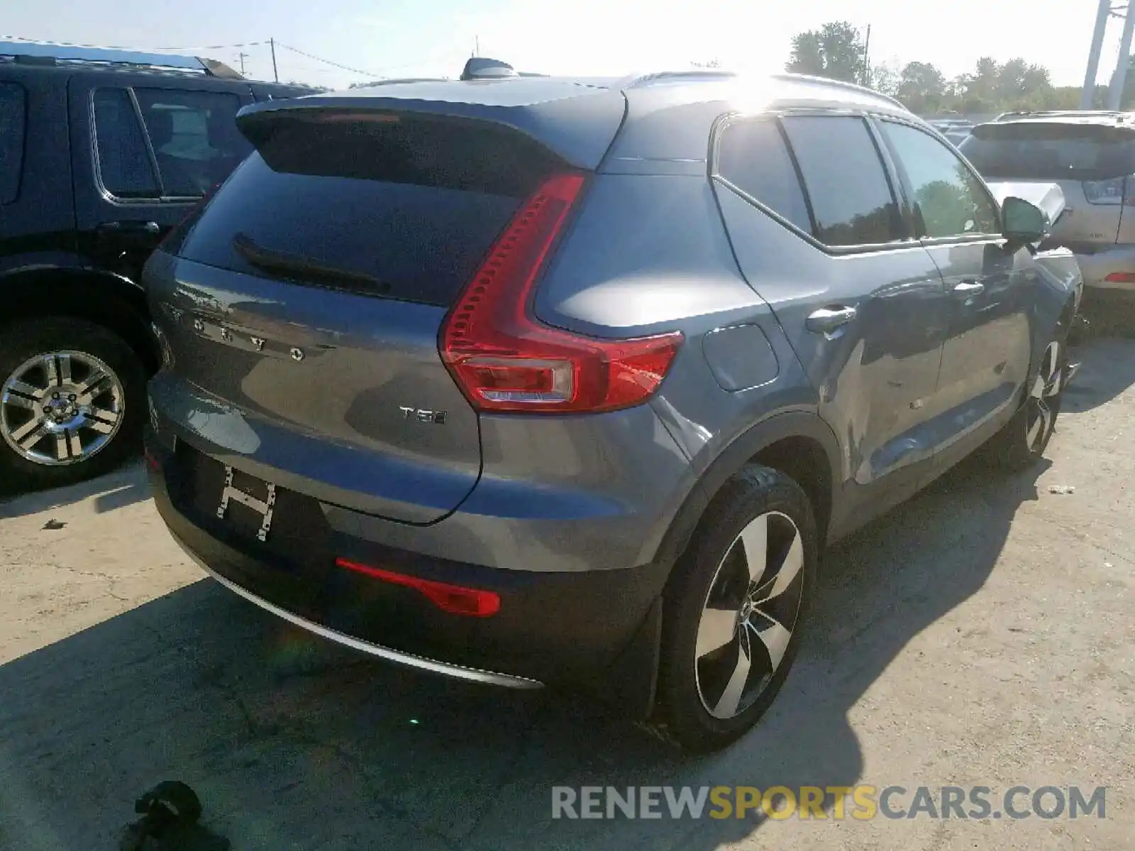 4 Photograph of a damaged car YV4162XZ9K2010713 VOLVO XC40 T5 MO 2019