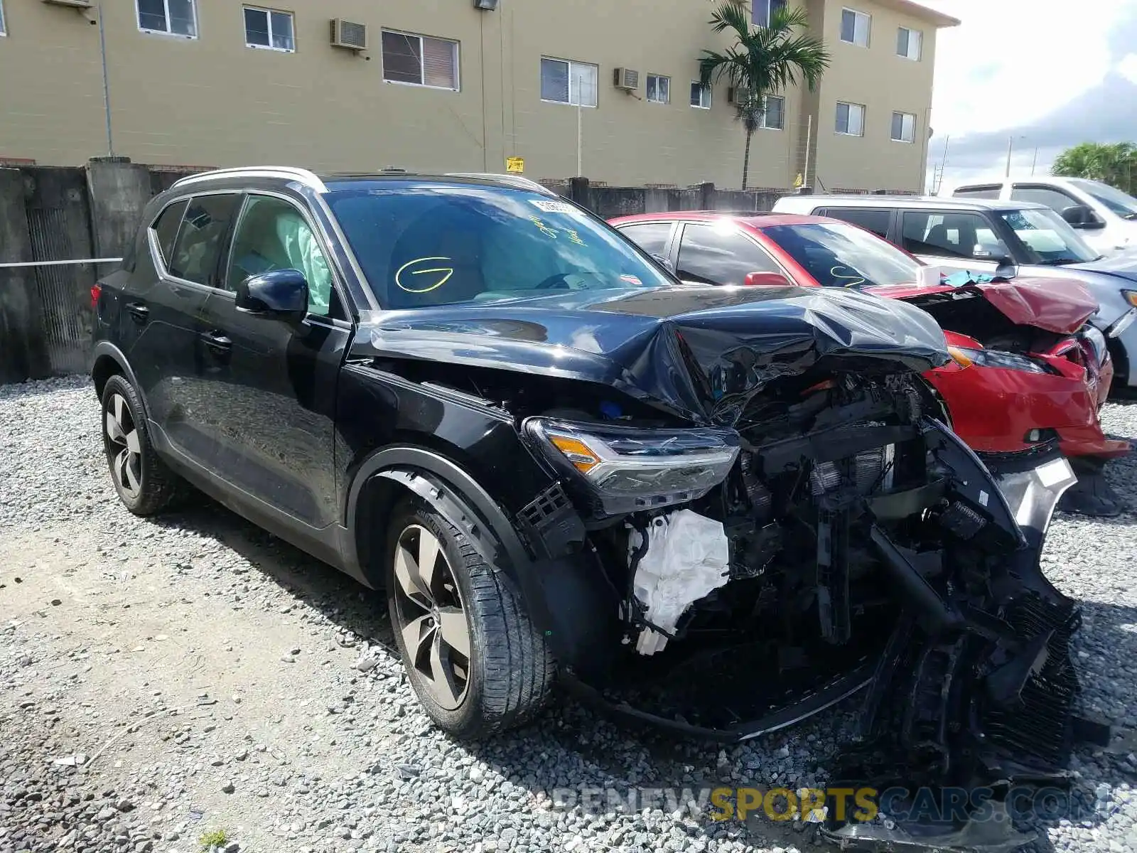 1 Photograph of a damaged car YV4162XZXK2009585 VOLVO XC40 T5 MO 2019