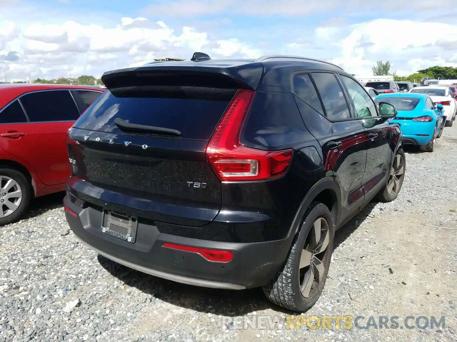 4 Photograph of a damaged car YV4162XZXK2009585 VOLVO XC40 T5 MO 2019