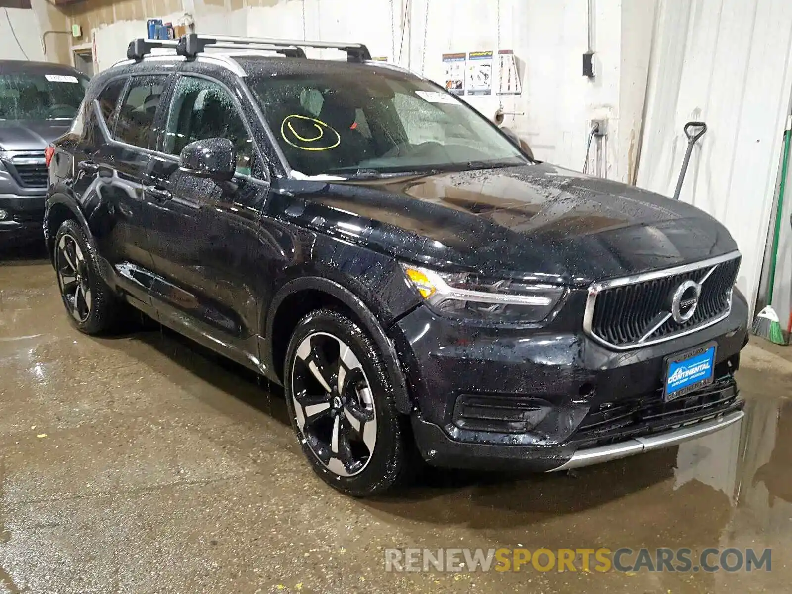 1 Photograph of a damaged car YV4162UK2L2200894 VOLVO XC40 T5 MO 2020