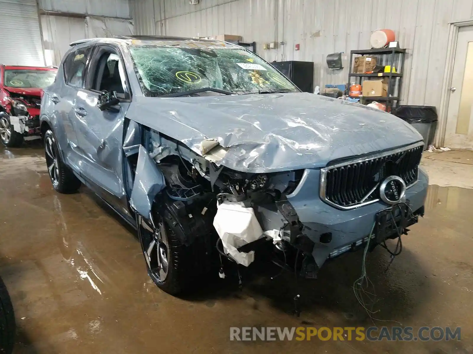 1 Photograph of a damaged car YV4162UK4L2217261 VOLVO XC40 T5 MO 2020
