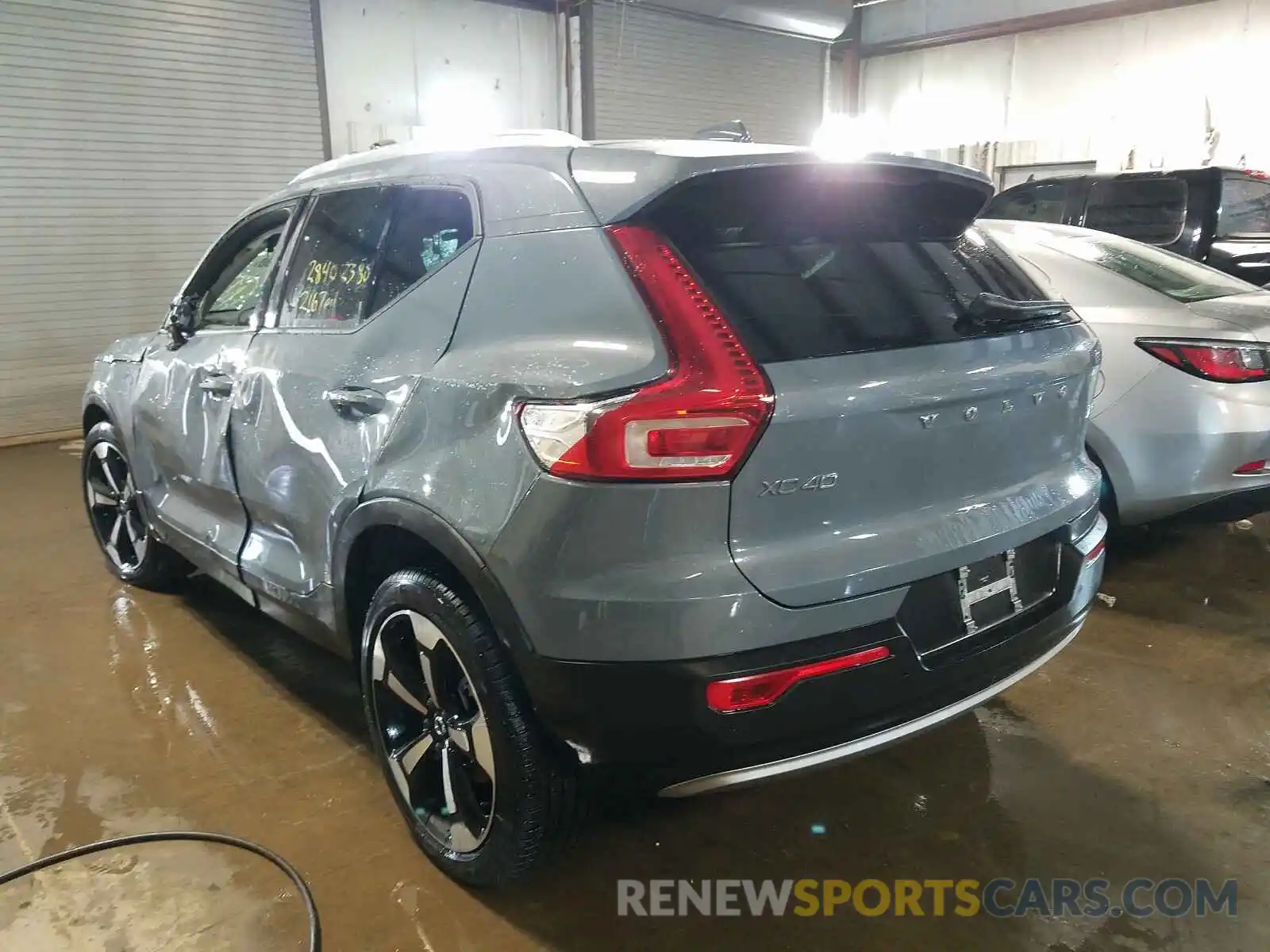 3 Photograph of a damaged car YV4162UK4L2217261 VOLVO XC40 T5 MO 2020