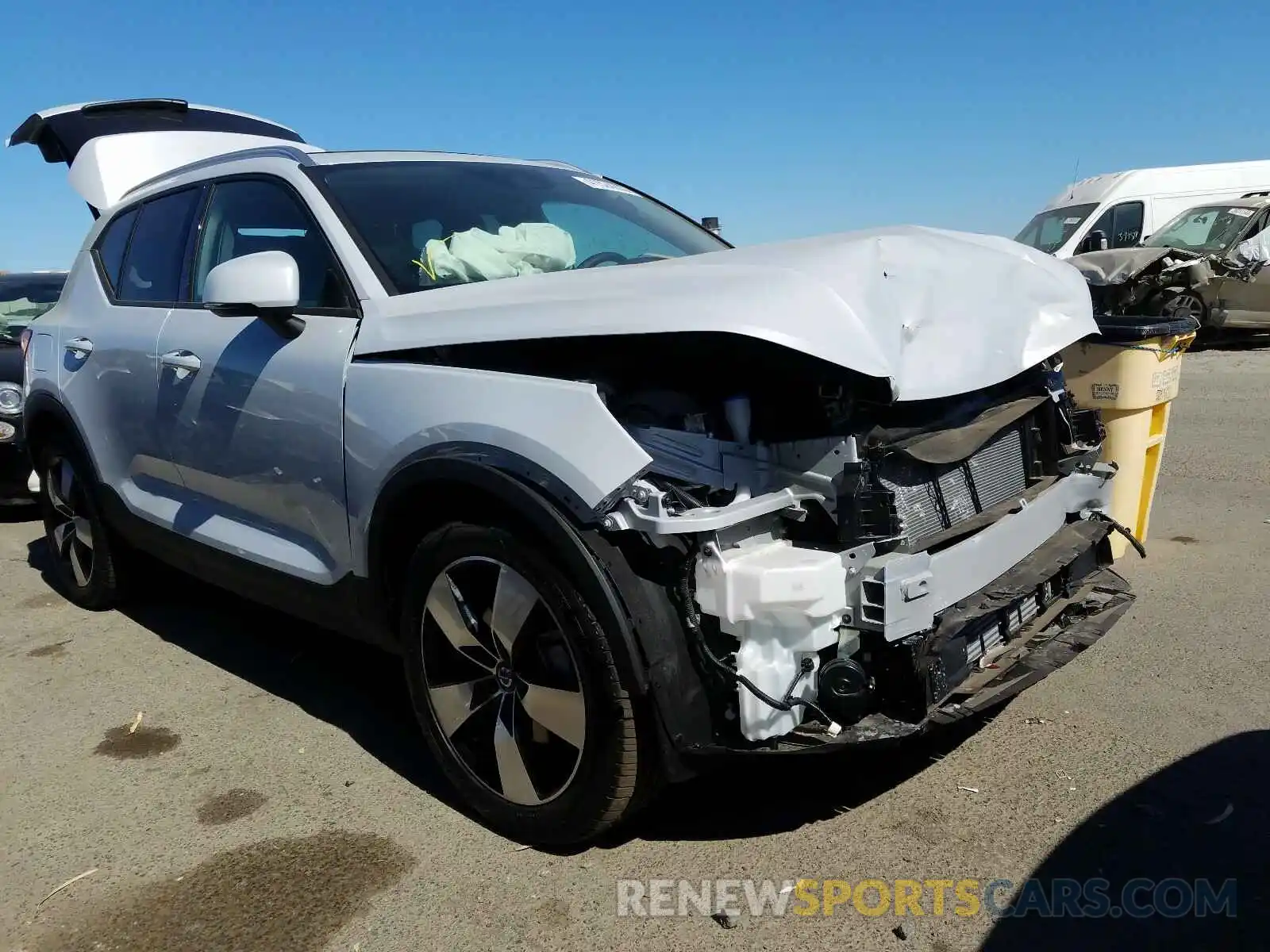 1 Photograph of a damaged car YV4162UK5L2266095 VOLVO XC40 T5 MO 2020