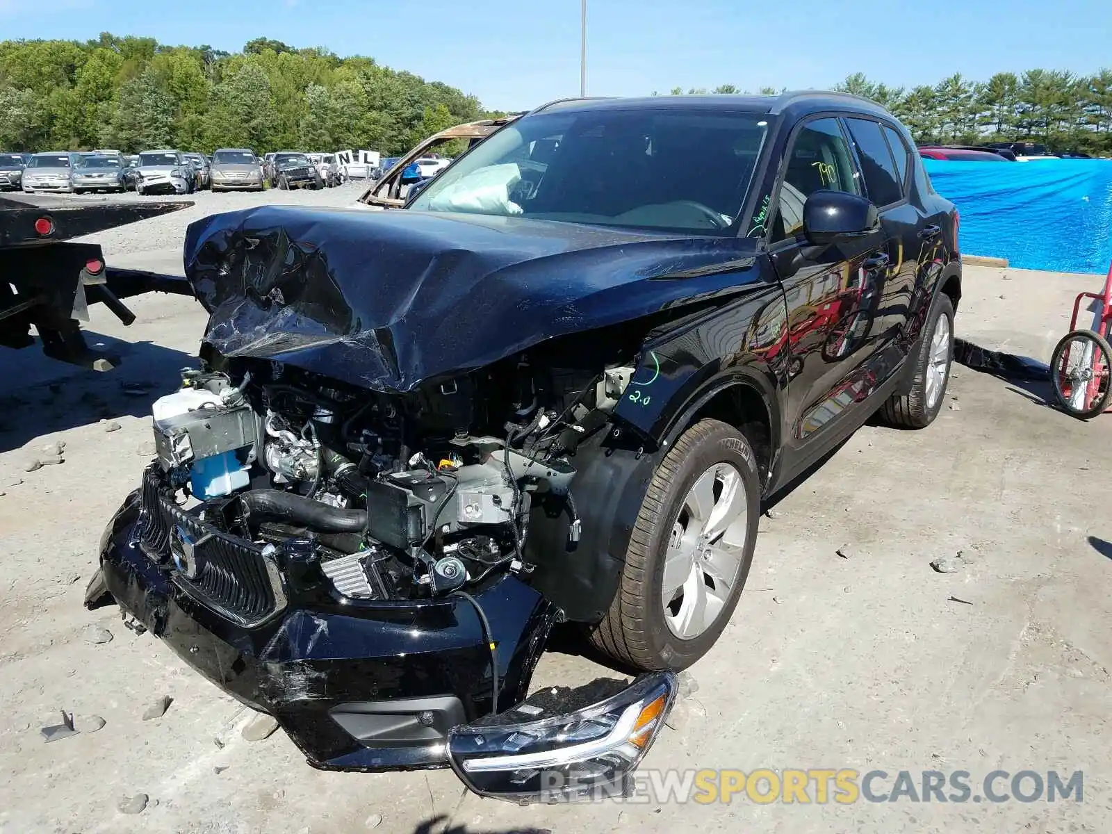 2 Photograph of a damaged car YV4162UK6L2309925 VOLVO XC40 T5 MO 2020