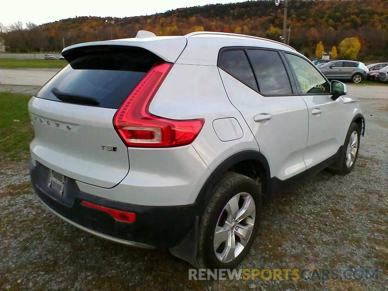 4 Photograph of a damaged car YV4162UK8L2187861 VOLVO XC40 T5 MO 2020