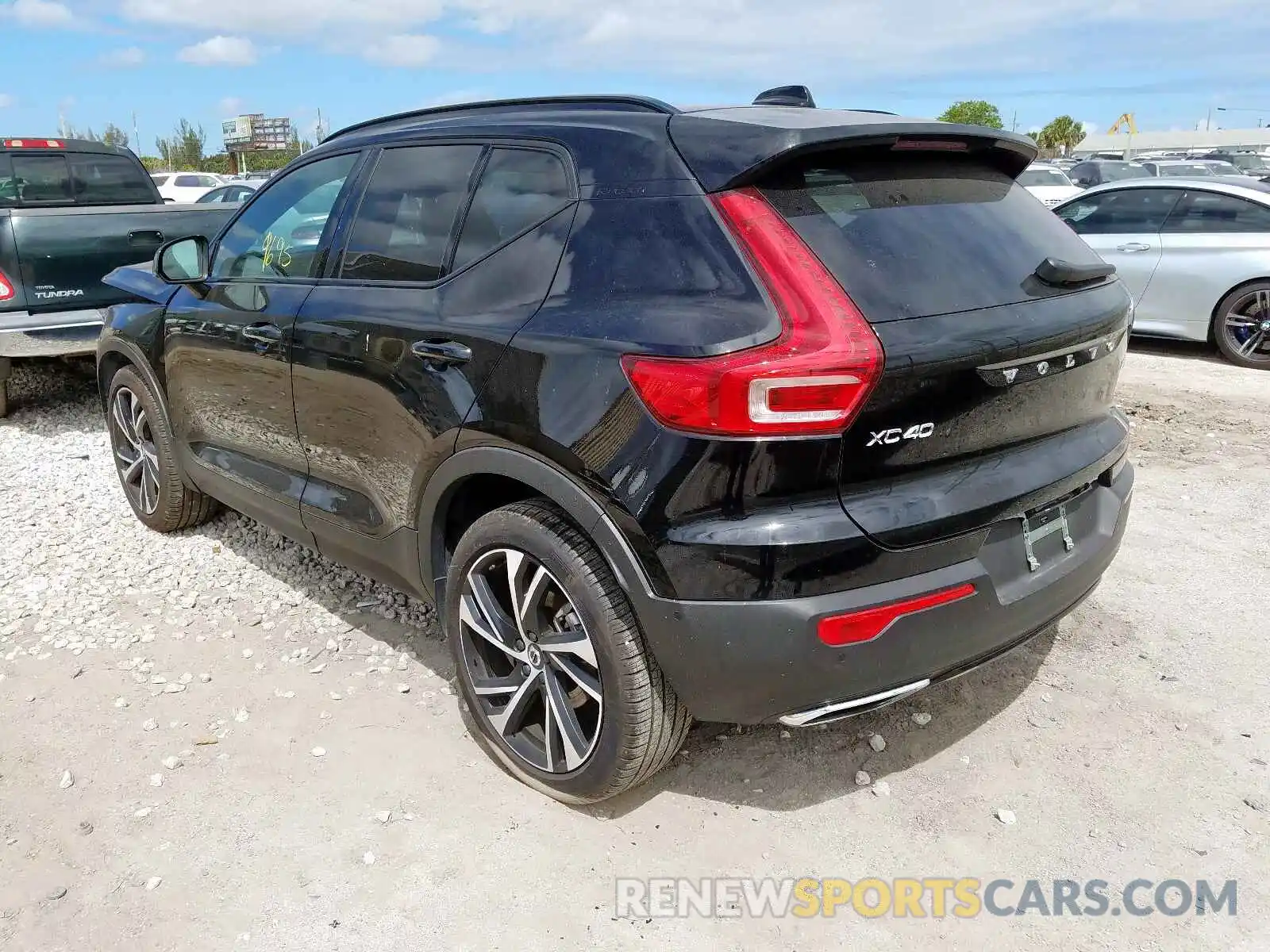 3 Photograph of a damaged car YV4162UM1K2100818 VOLVO XC40 T5 R- 2019