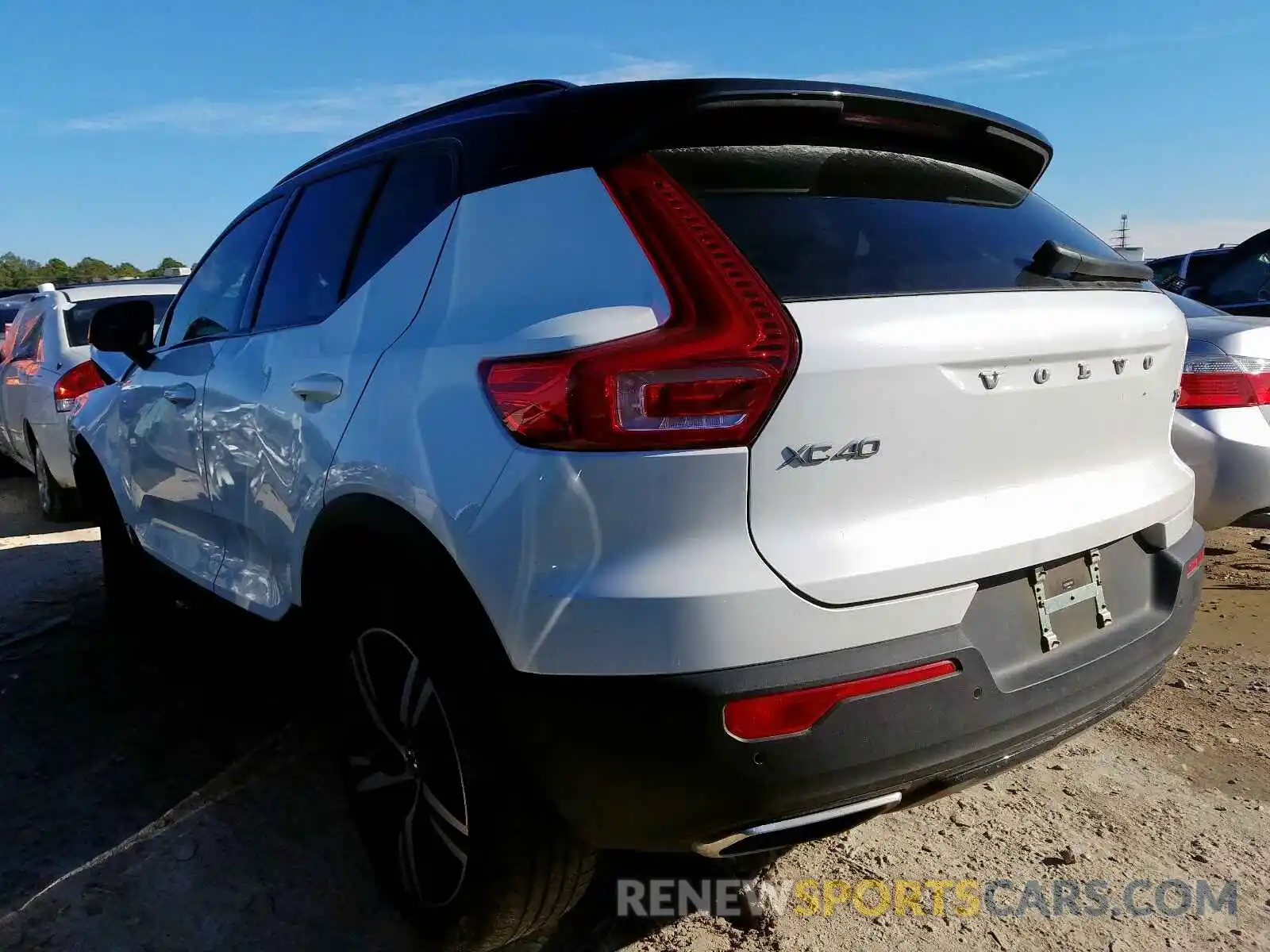 3 Photograph of a damaged car YV4162UM2K2108975 VOLVO XC40 T5 R- 2019