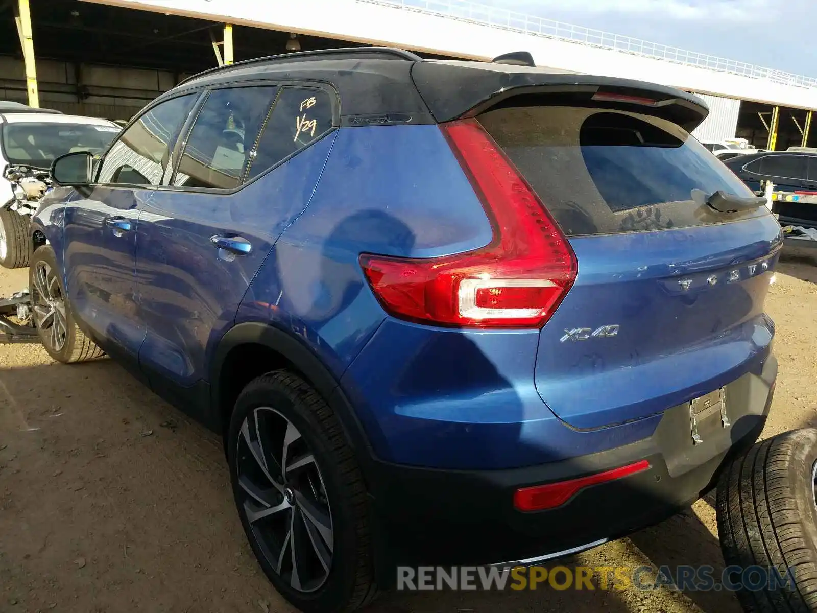 3 Photograph of a damaged car YV4162UM2K2111097 VOLVO XC40 T5 R- 2019