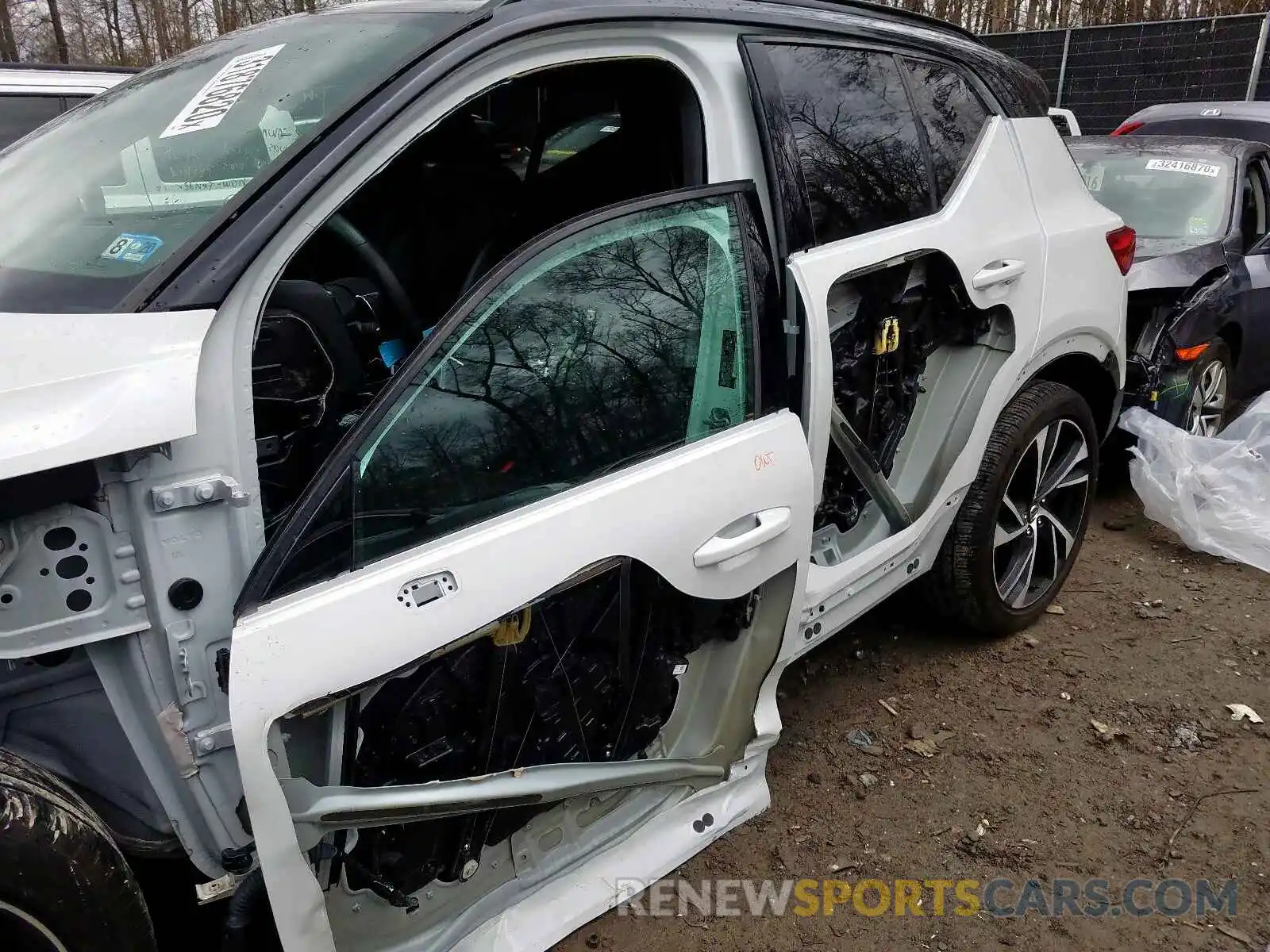 9 Photograph of a damaged car YV4162UM3K2048057 VOLVO XC40 T5 R- 2019