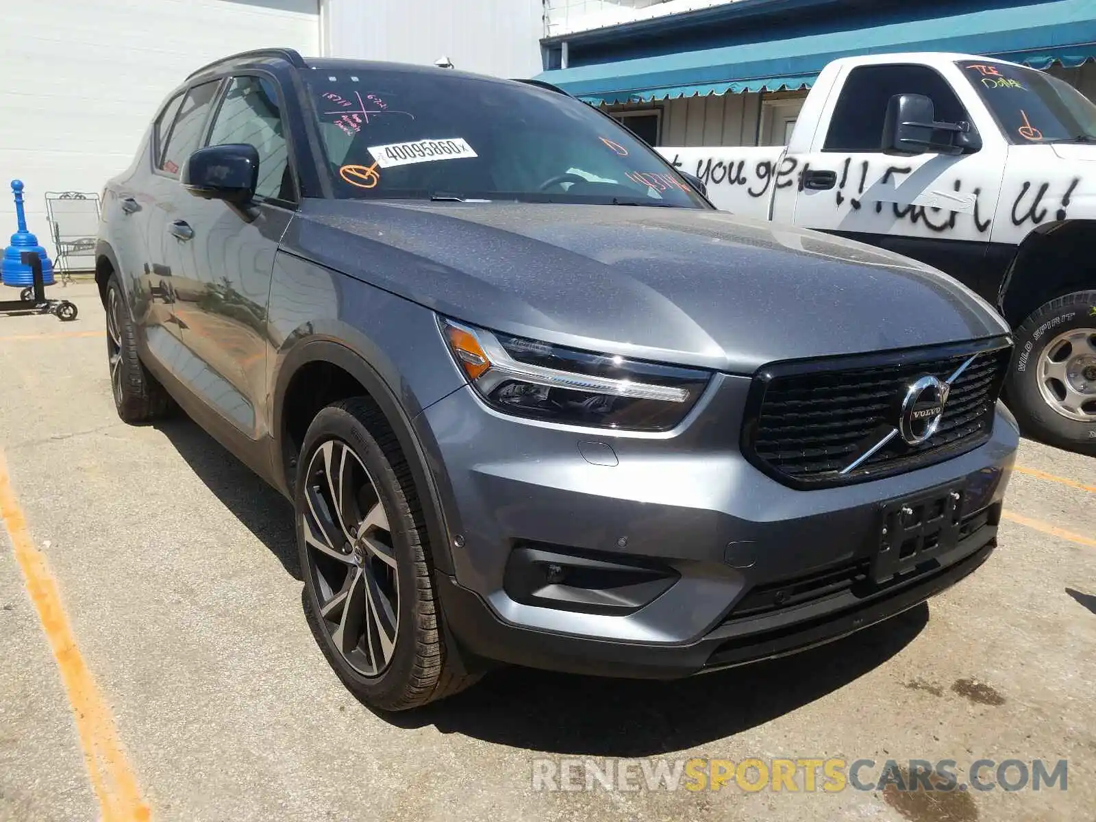 1 Photograph of a damaged car YV4162UM8K2143746 VOLVO XC40 T5 R- 2019