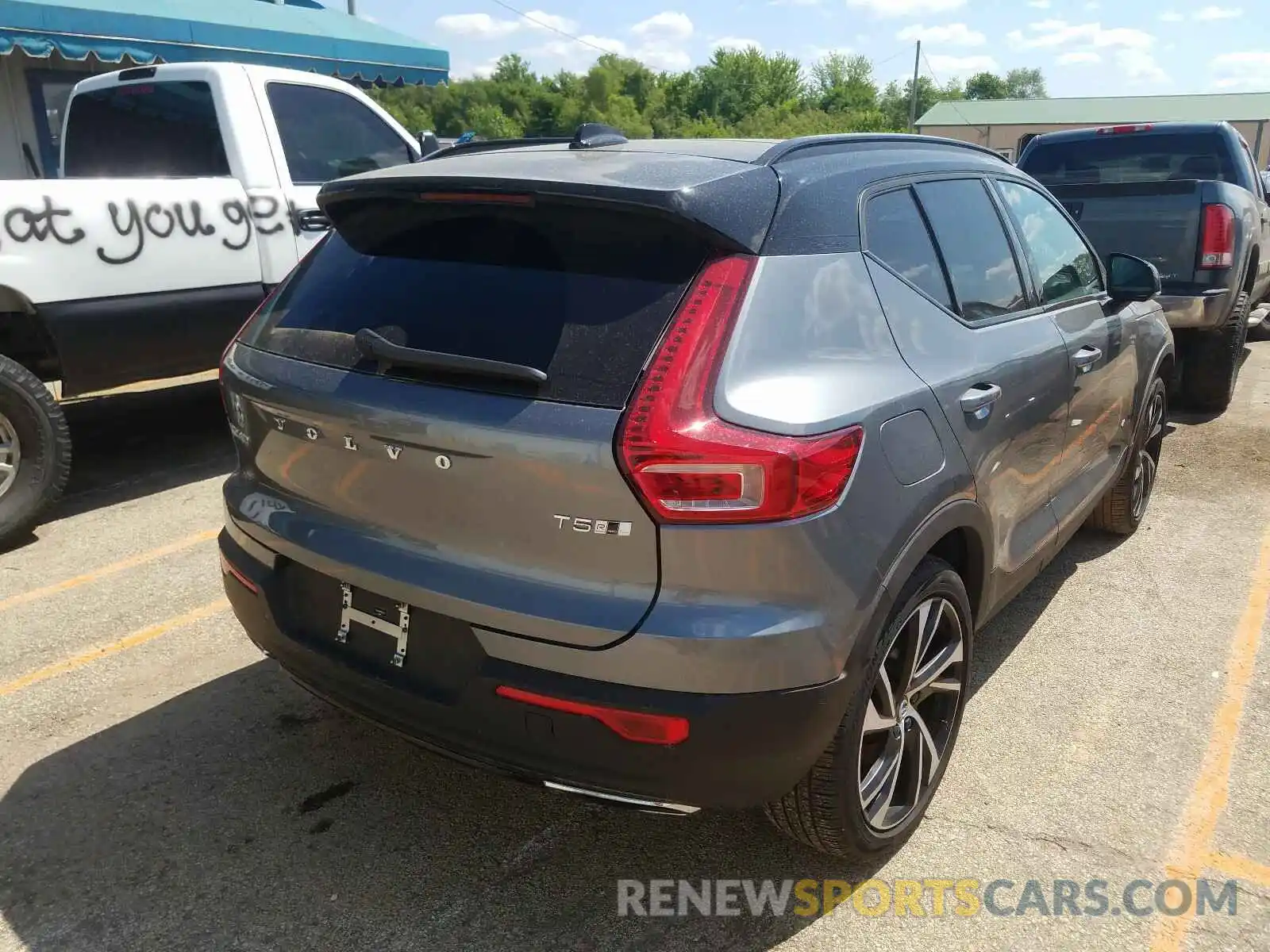 4 Photograph of a damaged car YV4162UM8K2143746 VOLVO XC40 T5 R- 2019