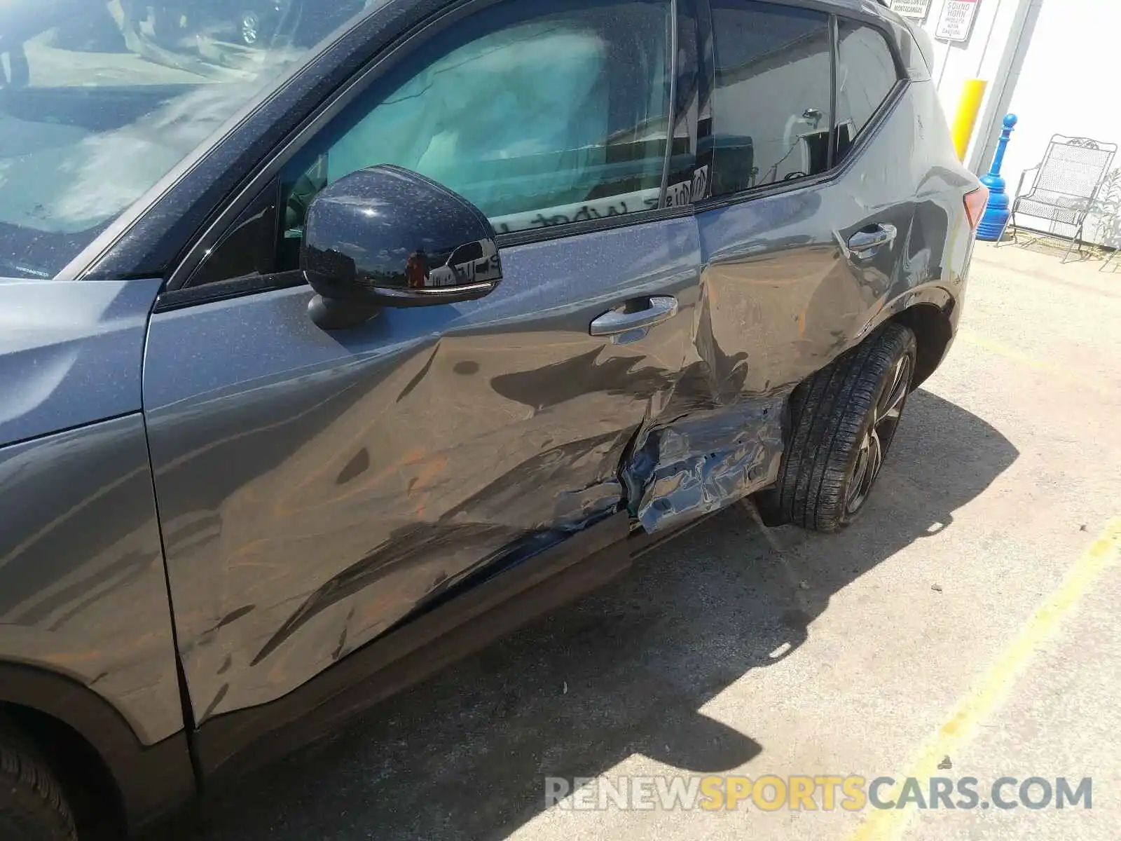 9 Photograph of a damaged car YV4162UM8K2143746 VOLVO XC40 T5 R- 2019