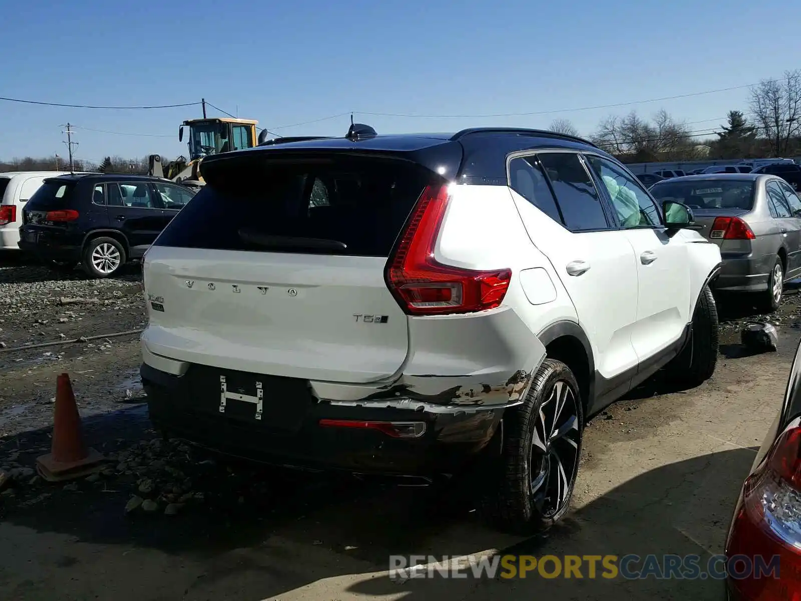 4 Photograph of a damaged car YV4162UMXK2121294 VOLVO XC40 T5 R- 2019