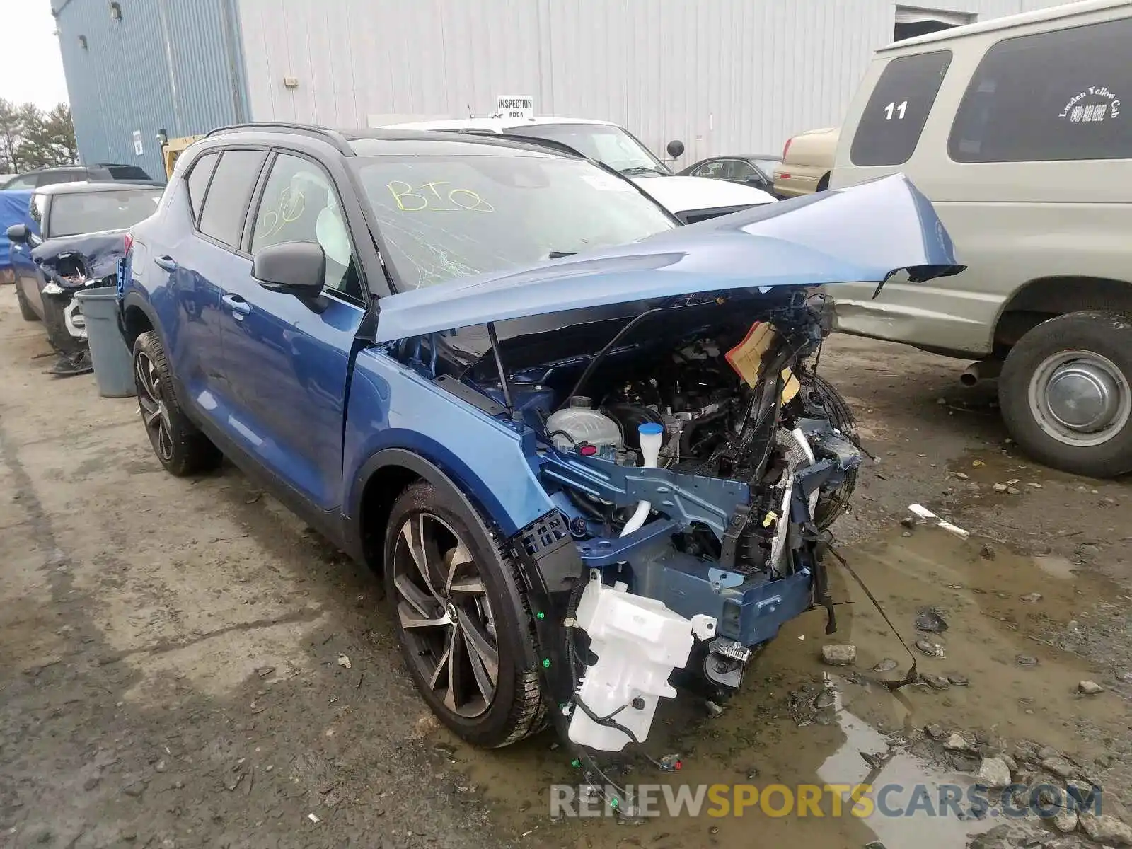 1 Photograph of a damaged car YV4162UM3L2191642 VOLVO XC40 T5 R- 2020