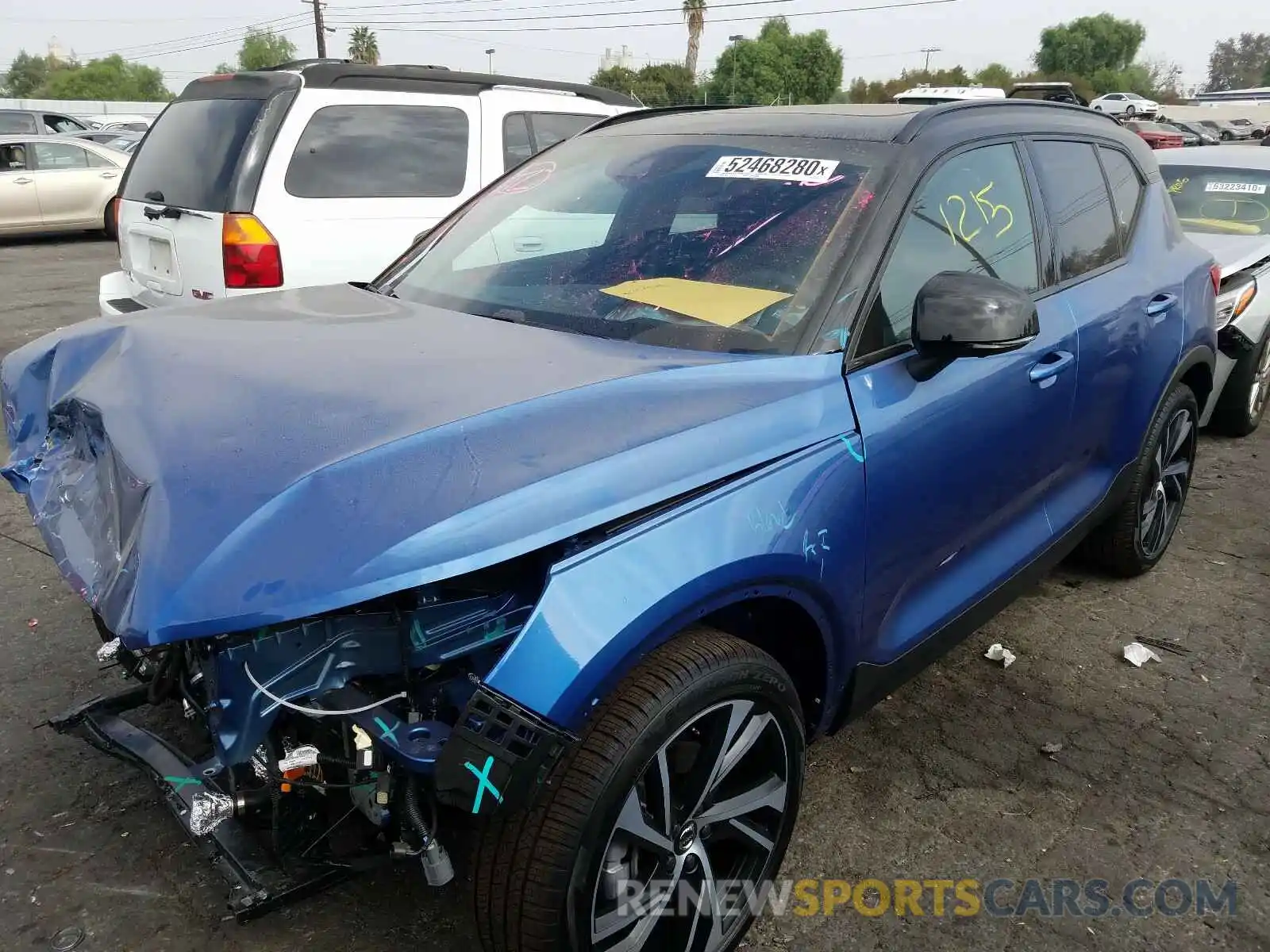 2 Photograph of a damaged car YV4162UM5L2348796 VOLVO XC40 T5 R- 2020