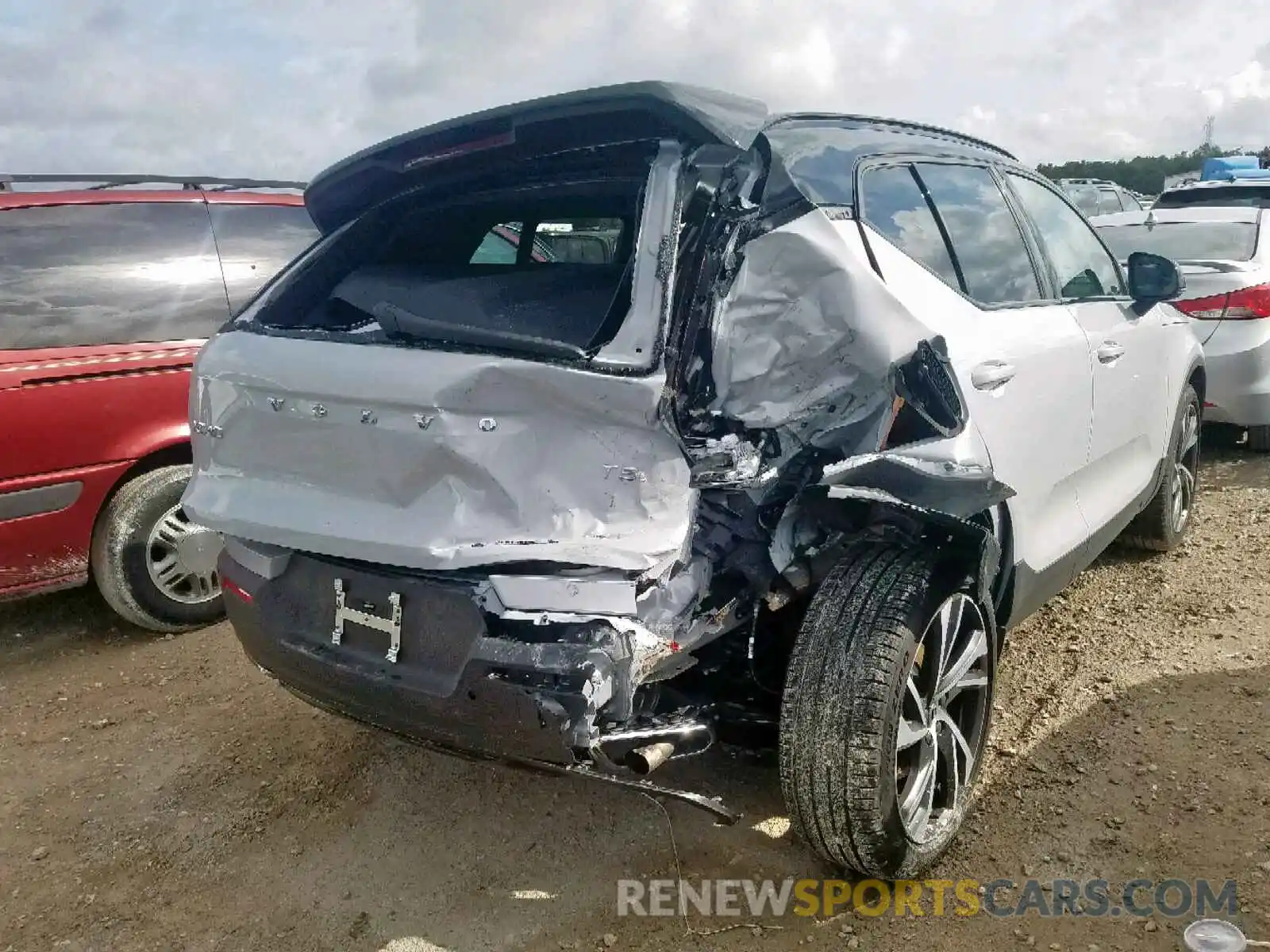 4 Photograph of a damaged car YV4162UM7L2207275 VOLVO XC40 T5 R- 2020