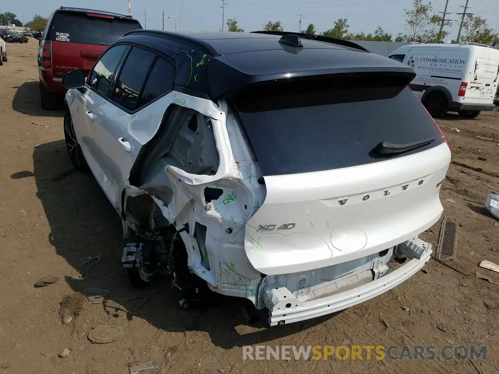 3 Photograph of a damaged car YV4162UM7L2275625 VOLVO XC40 T5 R- 2020