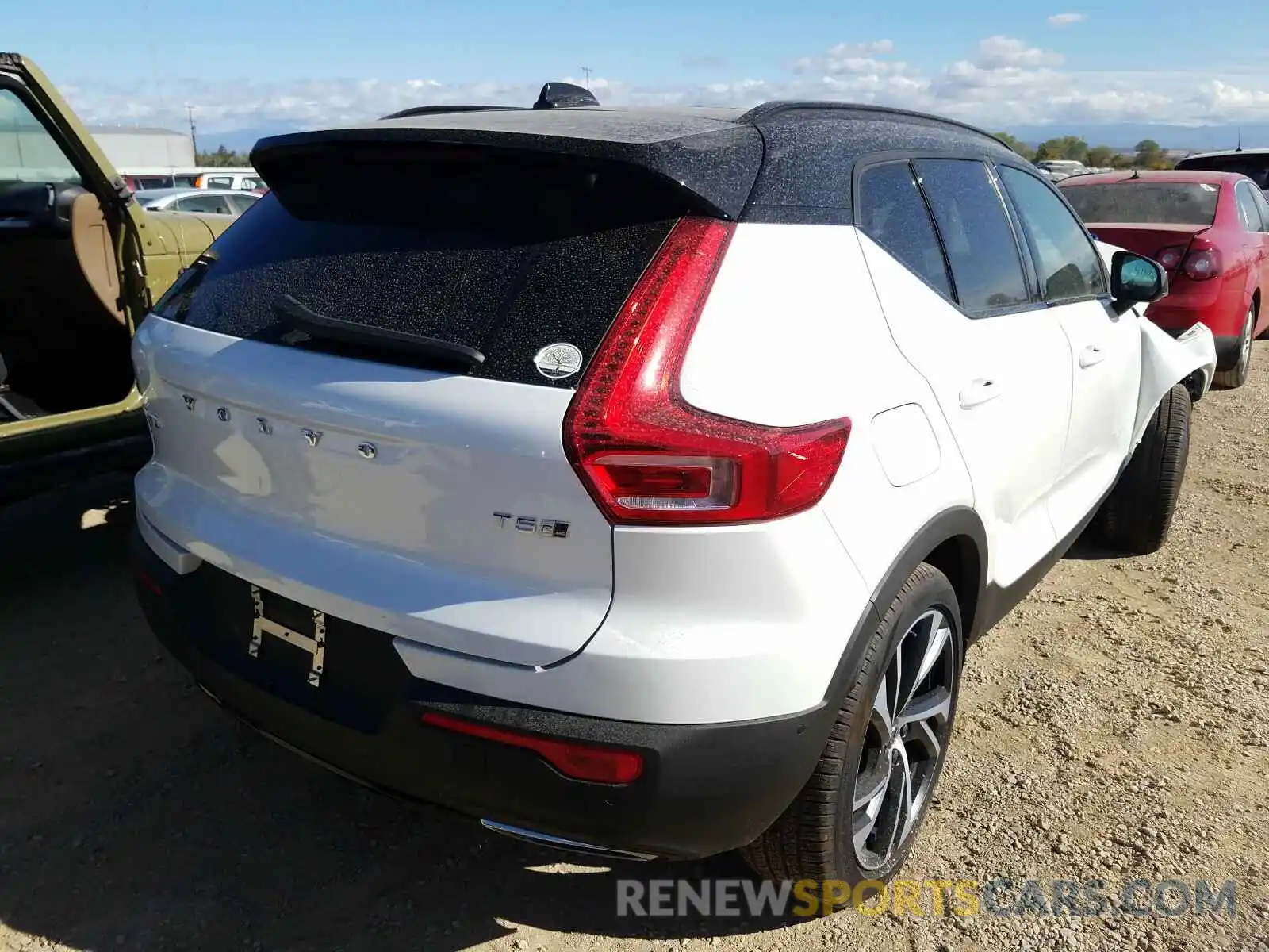 4 Photograph of a damaged car YV4162UM7L2276290 VOLVO XC40 T5 R- 2020