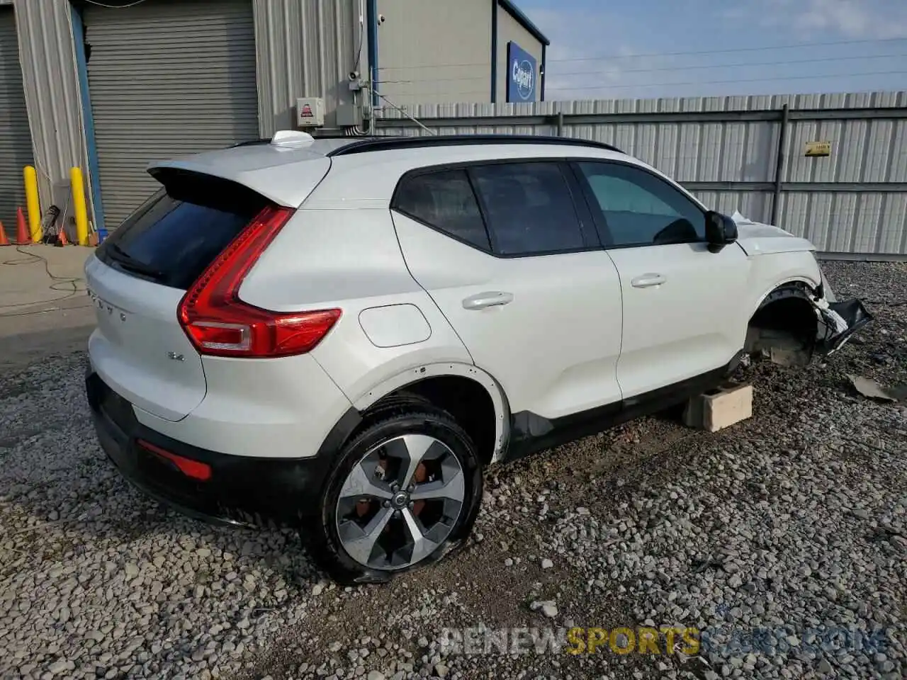 3 Photograph of a damaged car YV4K92HM8P2056166 VOLVO XC40 ULTIM 2023