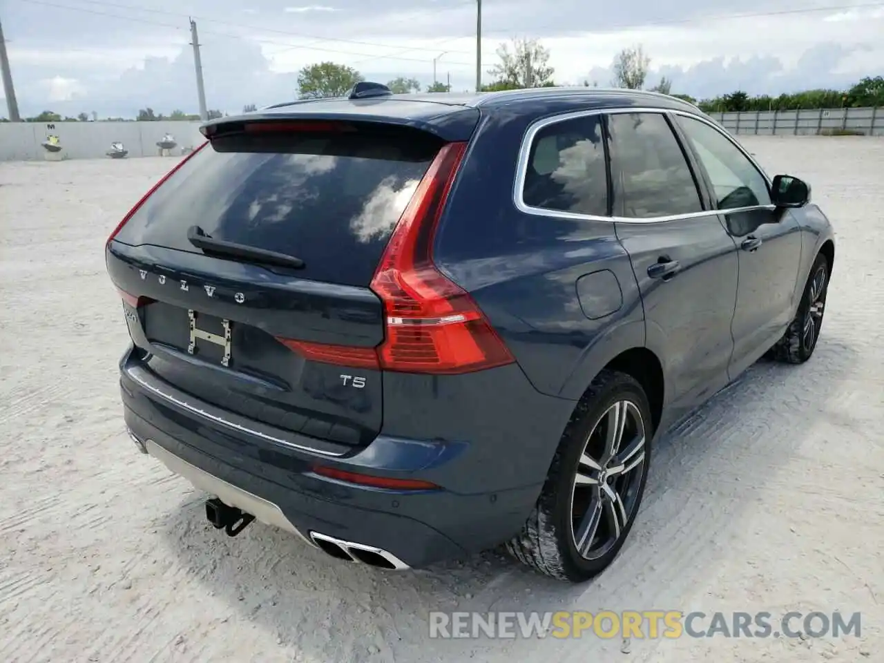 4 Photograph of a damaged car LYV102DK0KB332523 VOLVO XC60 2019