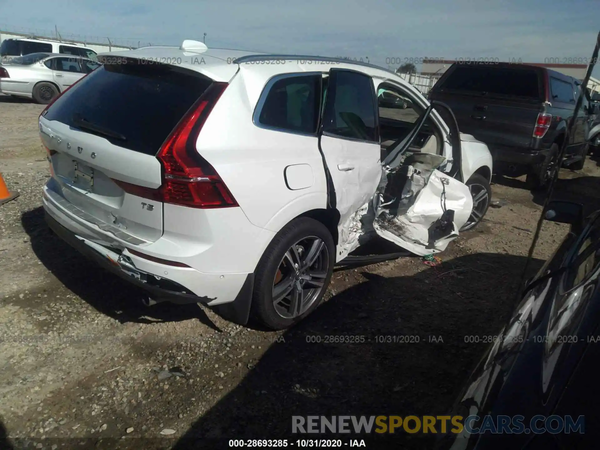 4 Фотография поврежденного автомобиля LYV102DK1KB251630 VOLVO XC60 2019