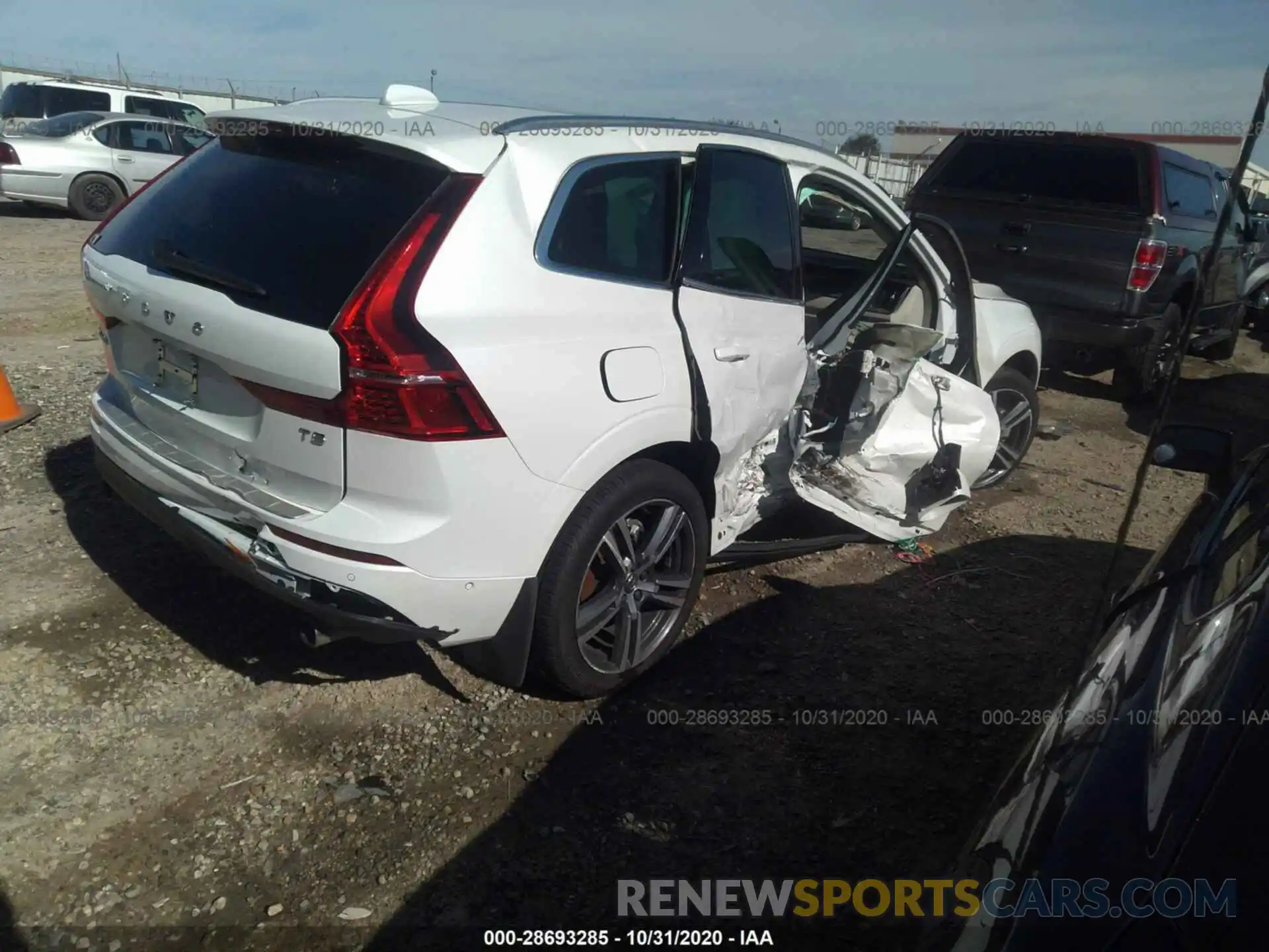 4 Photograph of a damaged car LYV102DK1KB251630 VOLVO XC60 2019