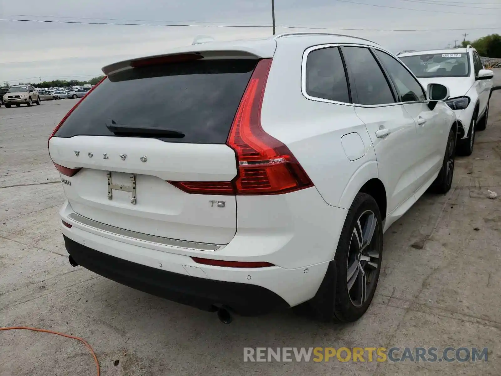 4 Photograph of a damaged car LYV102DK1KB317562 VOLVO XC60 2019