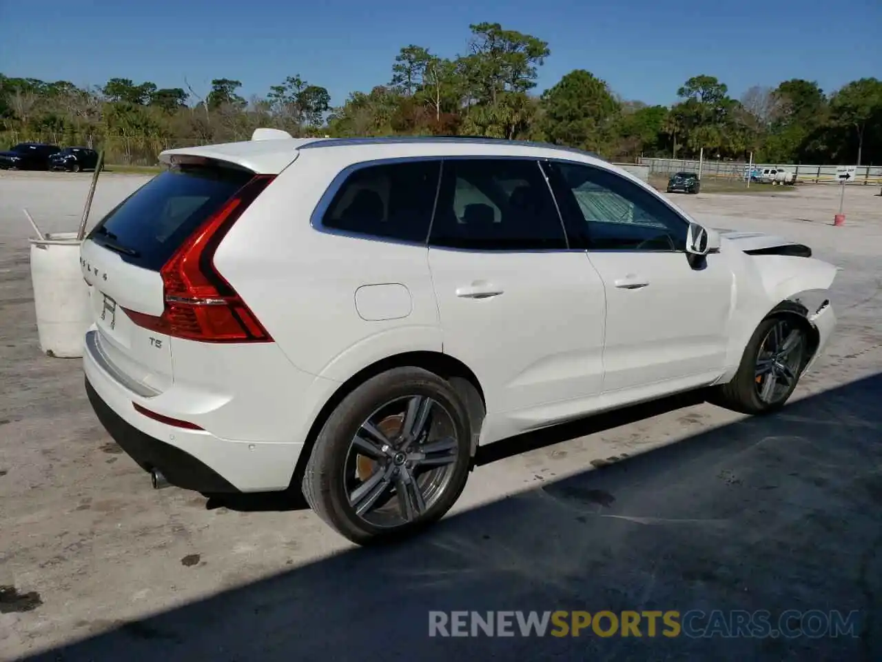 3 Photograph of a damaged car LYV102DK2KB373090 VOLVO XC60 2019