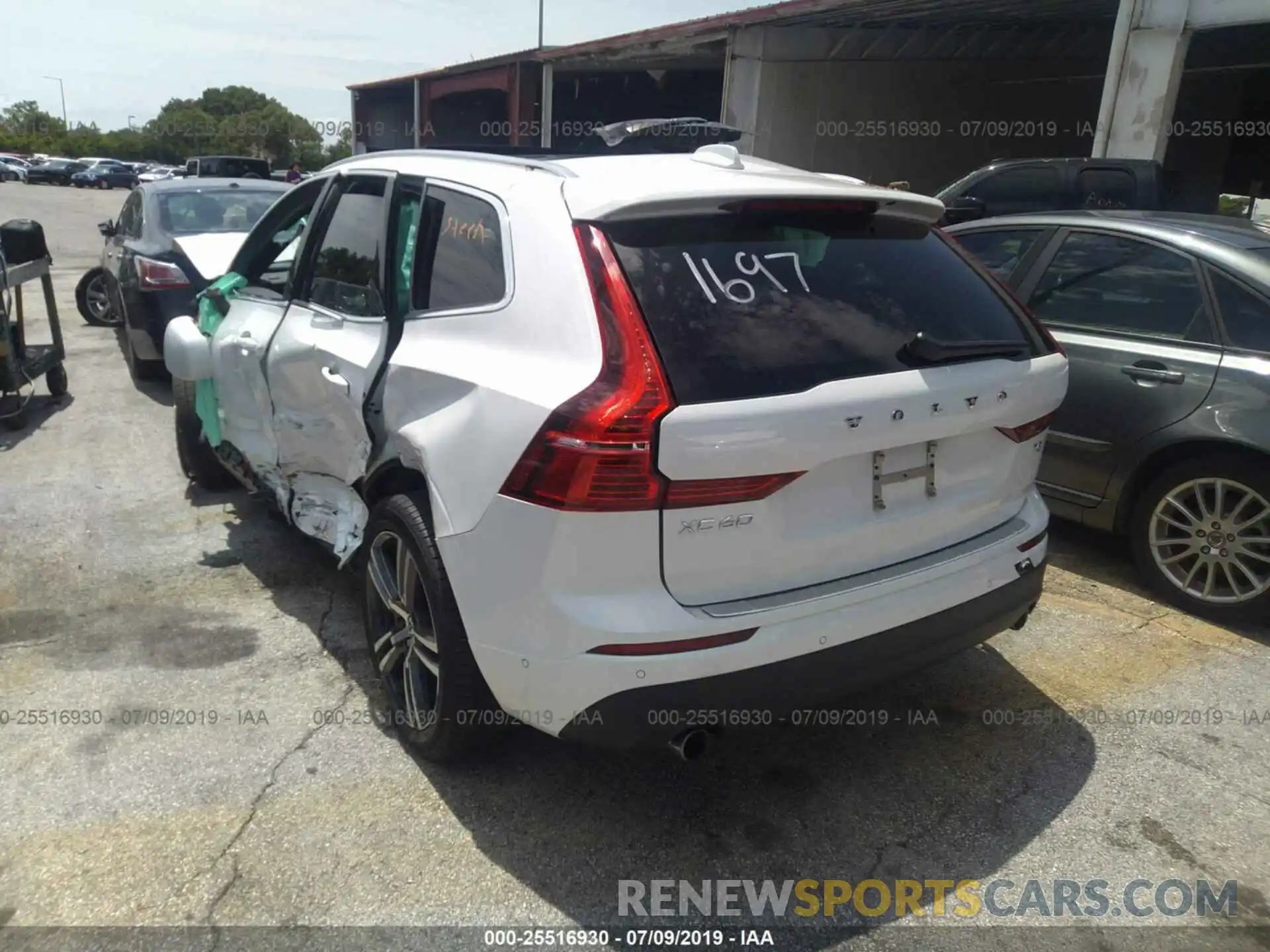 3 Photograph of a damaged car LYV102DK3KB201697 VOLVO XC60 2019