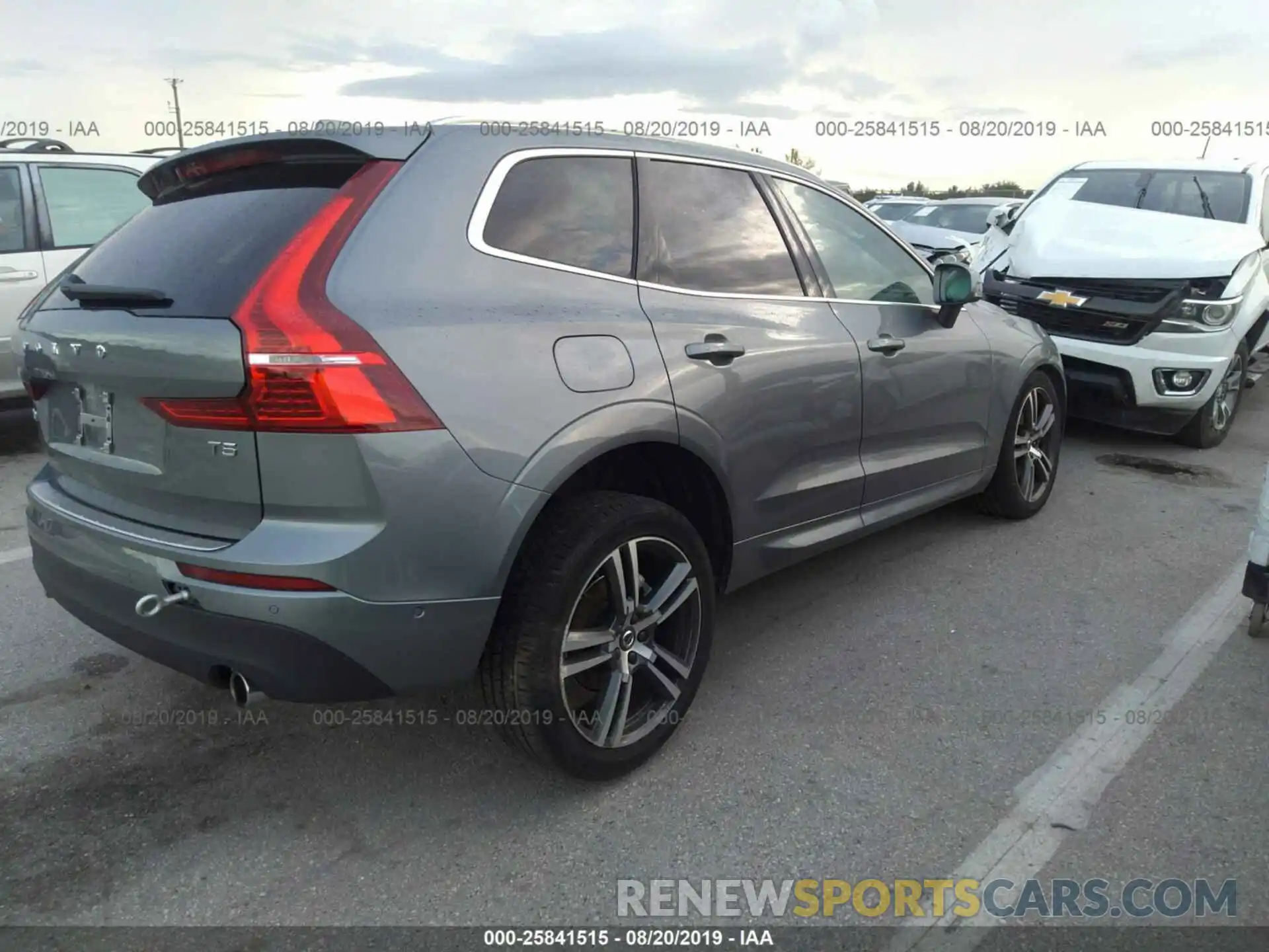 4 Photograph of a damaged car LYV102DK4KB242467 VOLVO XC60 2019