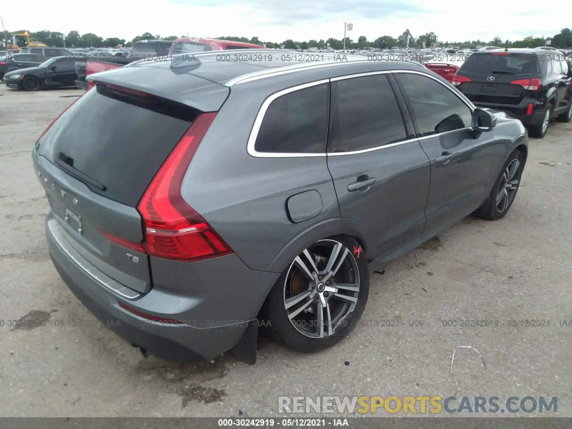 4 Photograph of a damaged car LYV102DK4KB250150 VOLVO XC60 2019