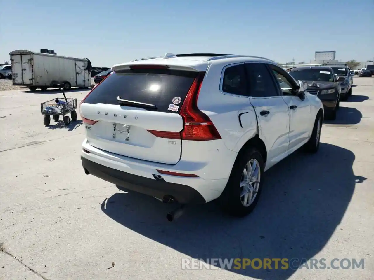 4 Photograph of a damaged car LYV102DK4KB367209 VOLVO XC60 2019