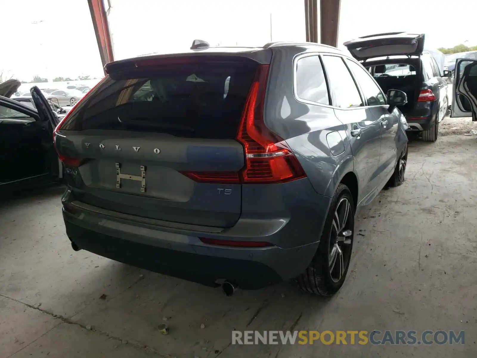 4 Photograph of a damaged car LYV102DK6KB192395 VOLVO XC60 2019