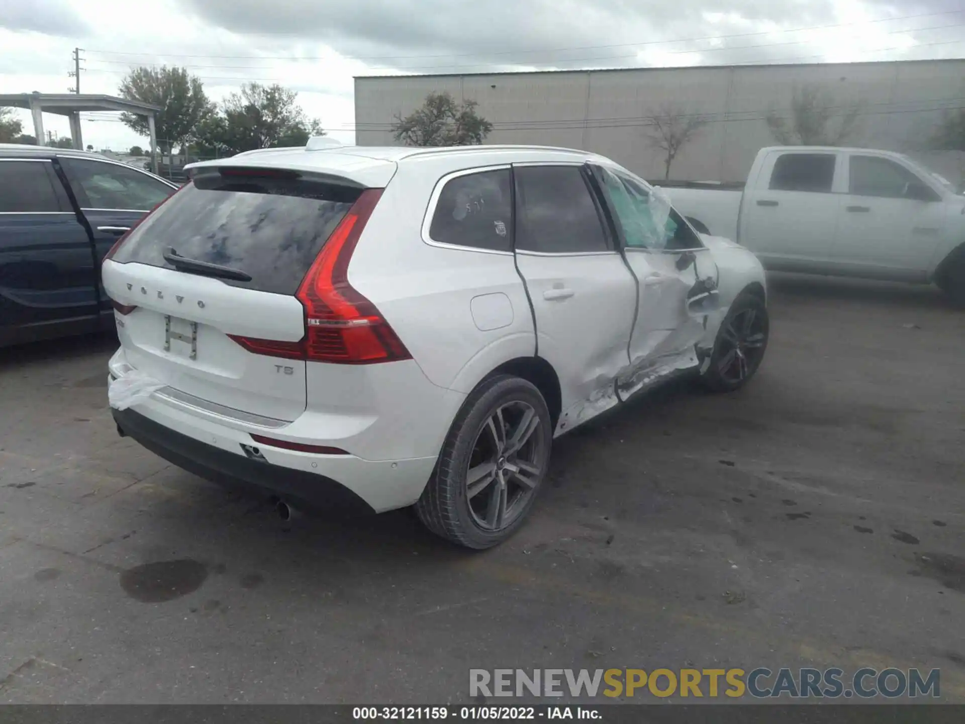 4 Photograph of a damaged car LYV102DK6KB336673 VOLVO XC60 2019