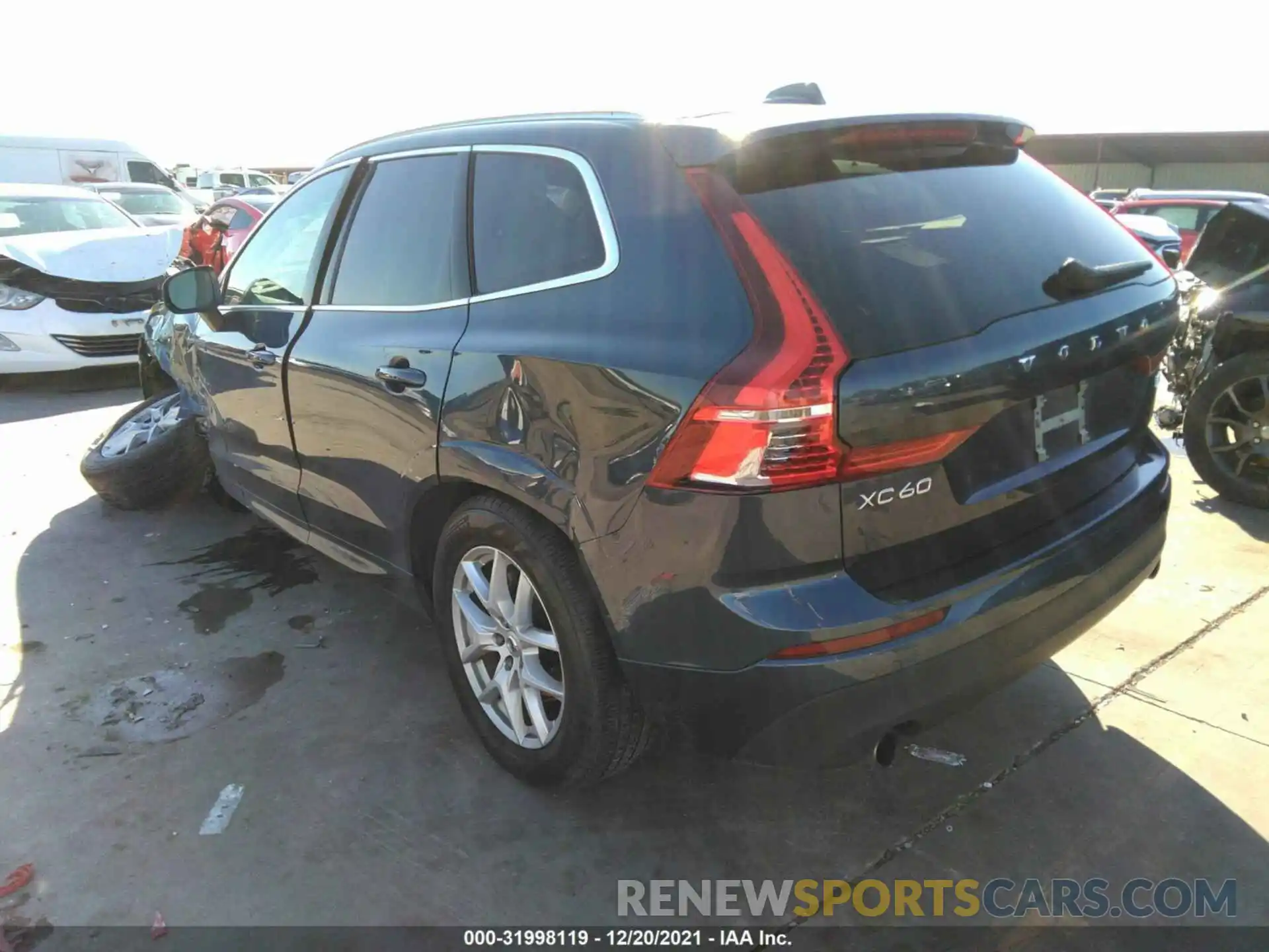 3 Фотография поврежденного автомобиля LYV102DK7KB220379 VOLVO XC60 2019