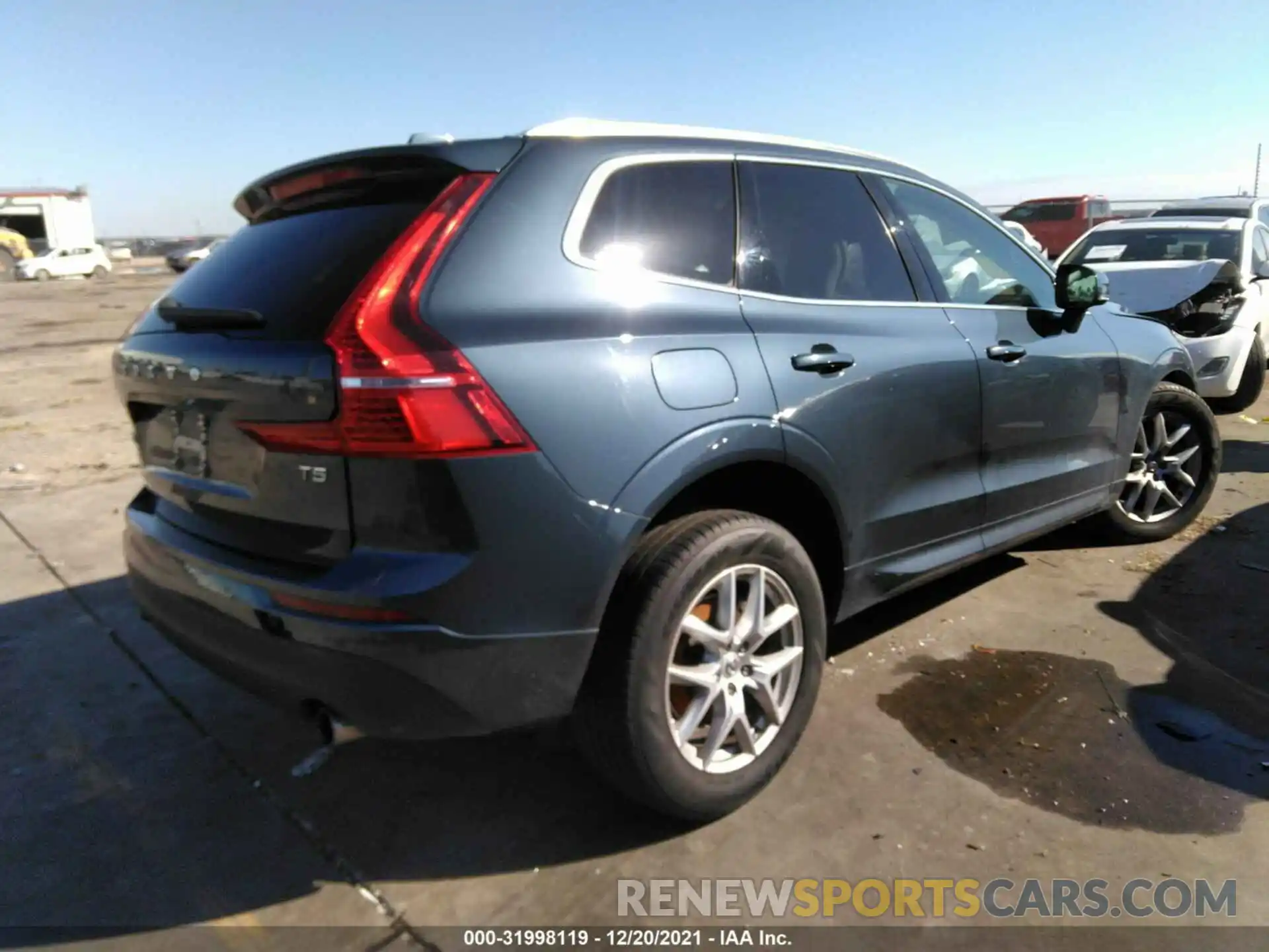 4 Photograph of a damaged car LYV102DK7KB220379 VOLVO XC60 2019