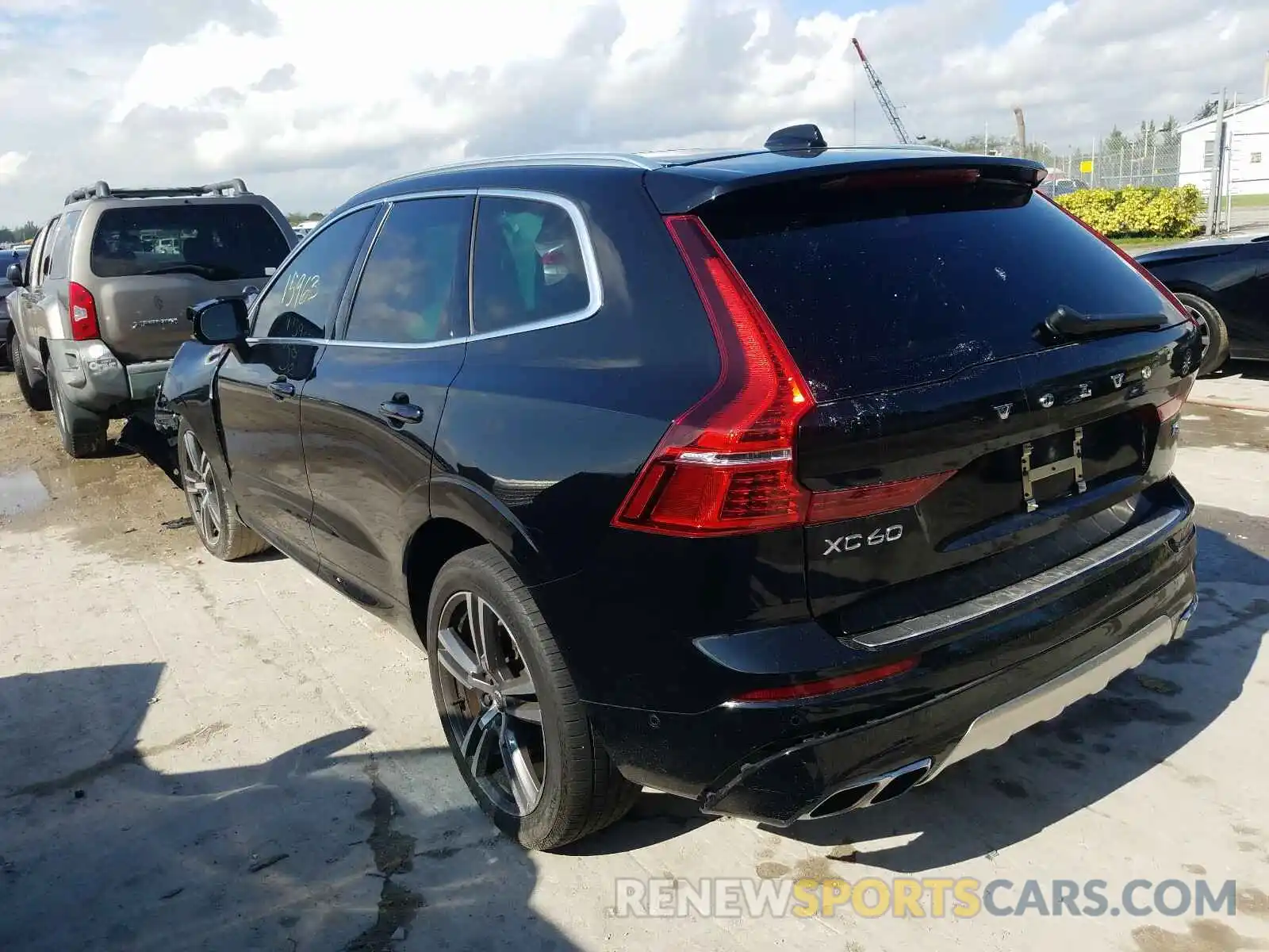 3 Photograph of a damaged car LYV102DK9KB330382 VOLVO XC60 2019