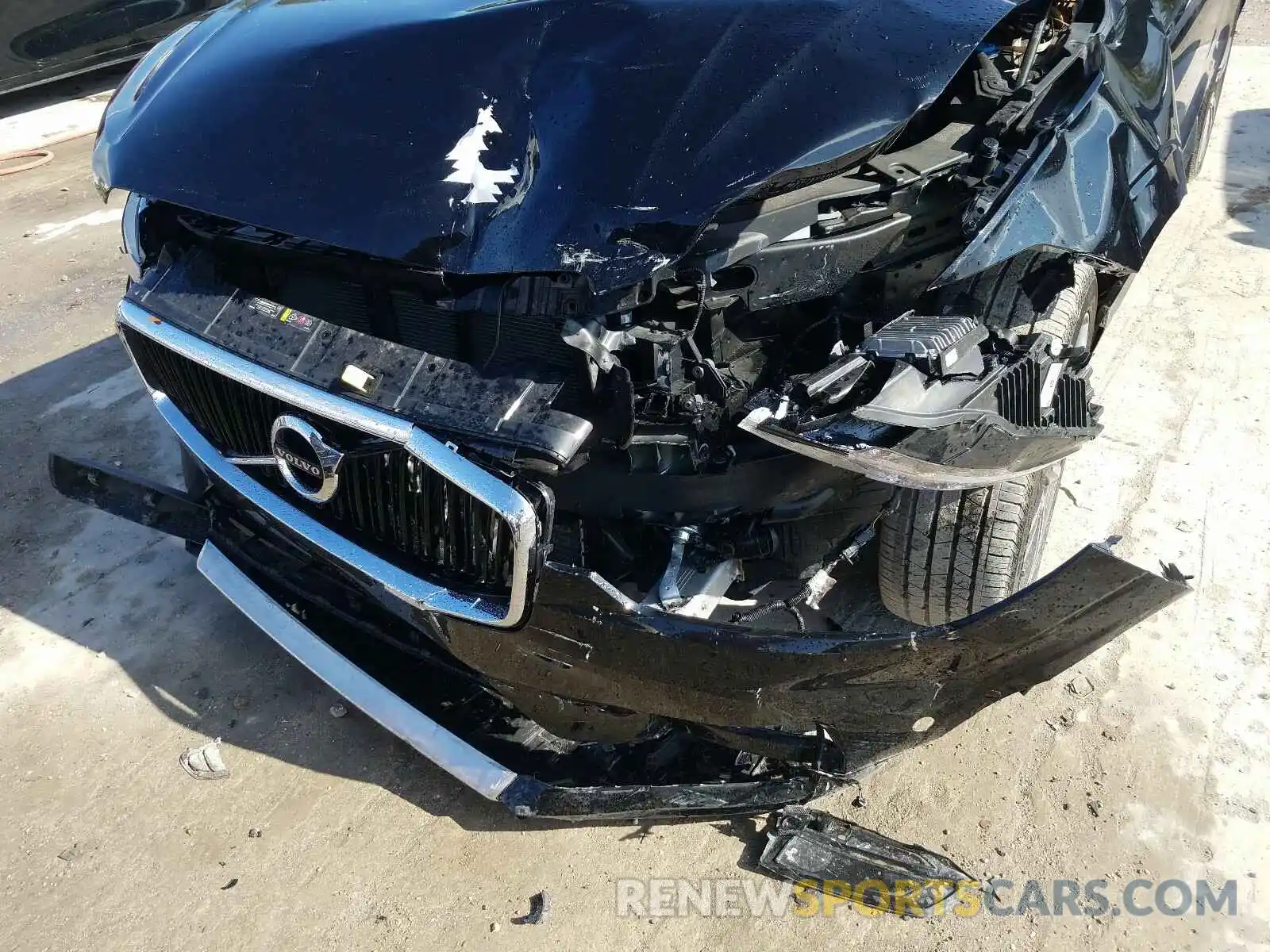 9 Photograph of a damaged car LYV102DK9KB330382 VOLVO XC60 2019