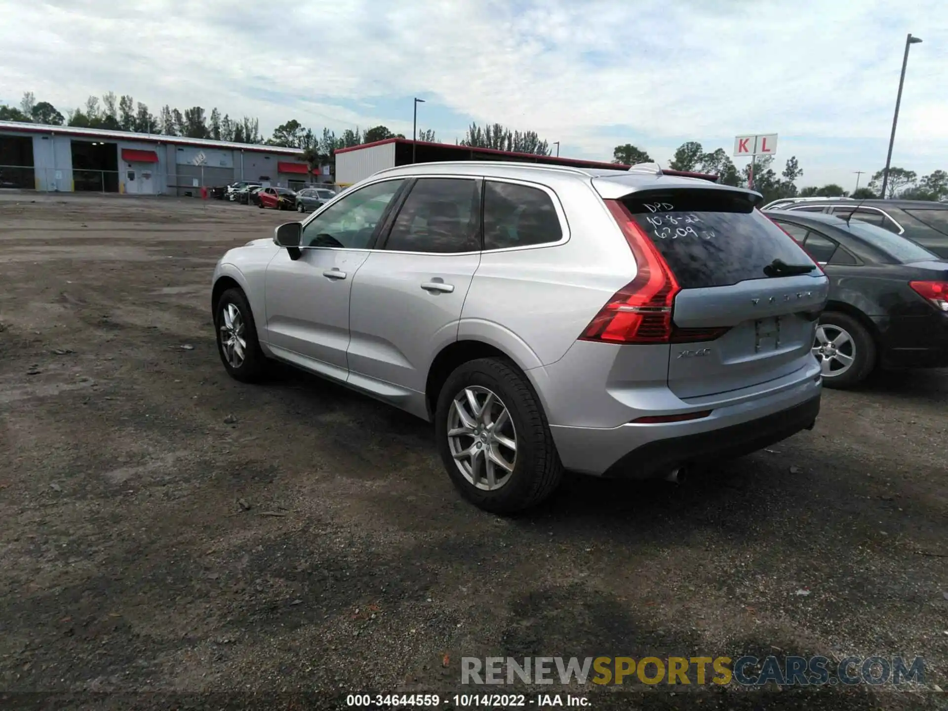 3 Фотография поврежденного автомобиля LYV102DK9KB376309 VOLVO XC60 2019