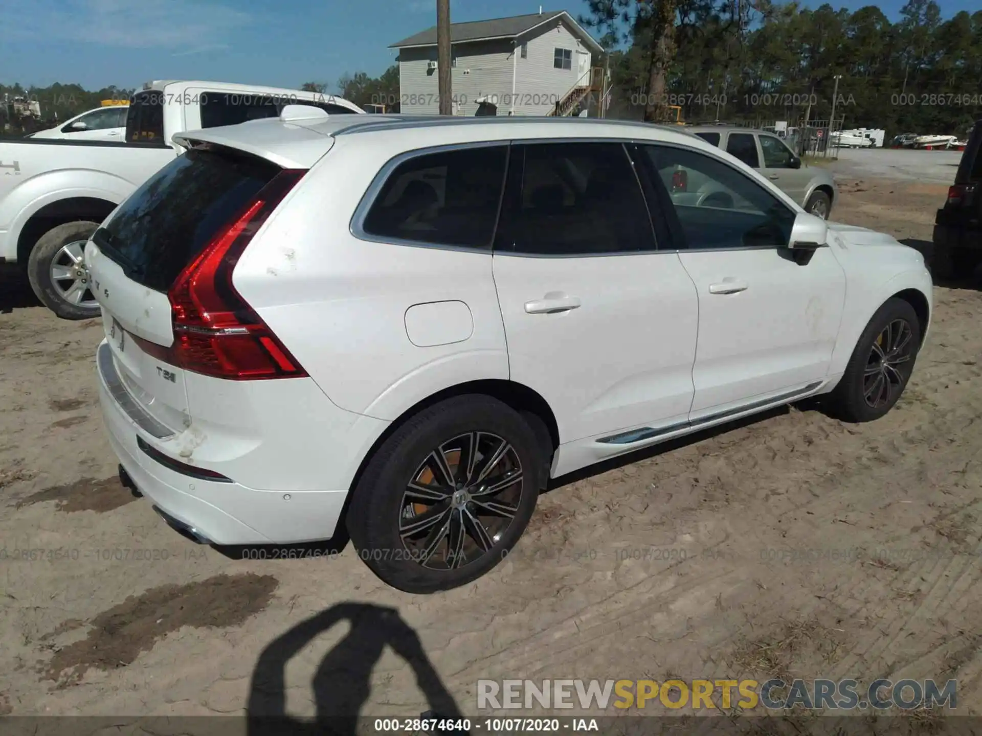 4 Photograph of a damaged car LYV102DL1KB200105 VOLVO XC60 2019