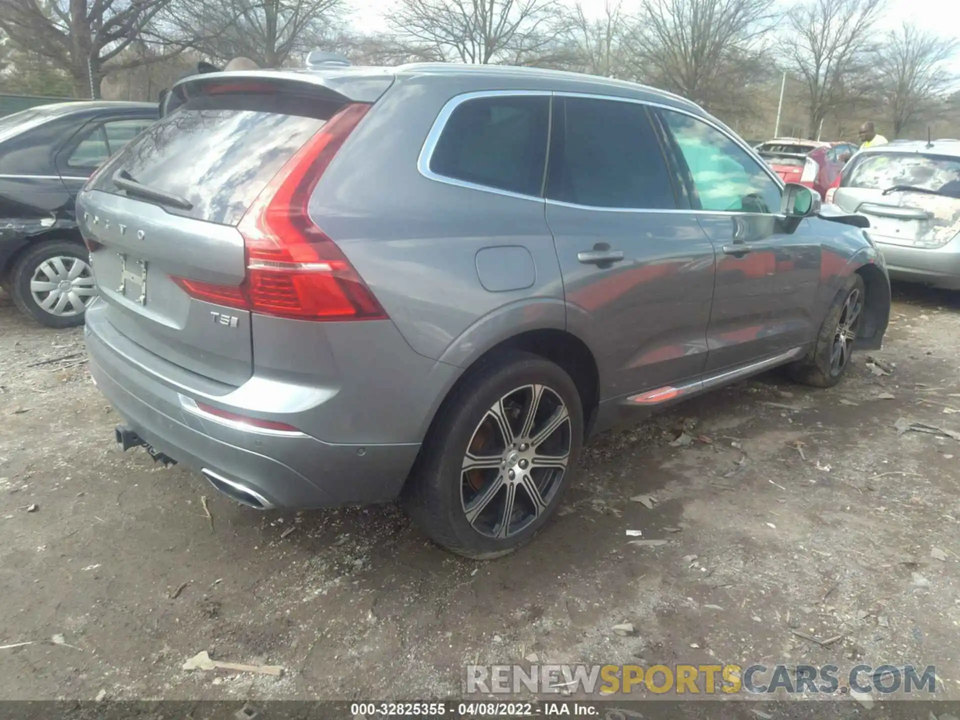 4 Photograph of a damaged car LYV102DL1KB214859 VOLVO XC60 2019