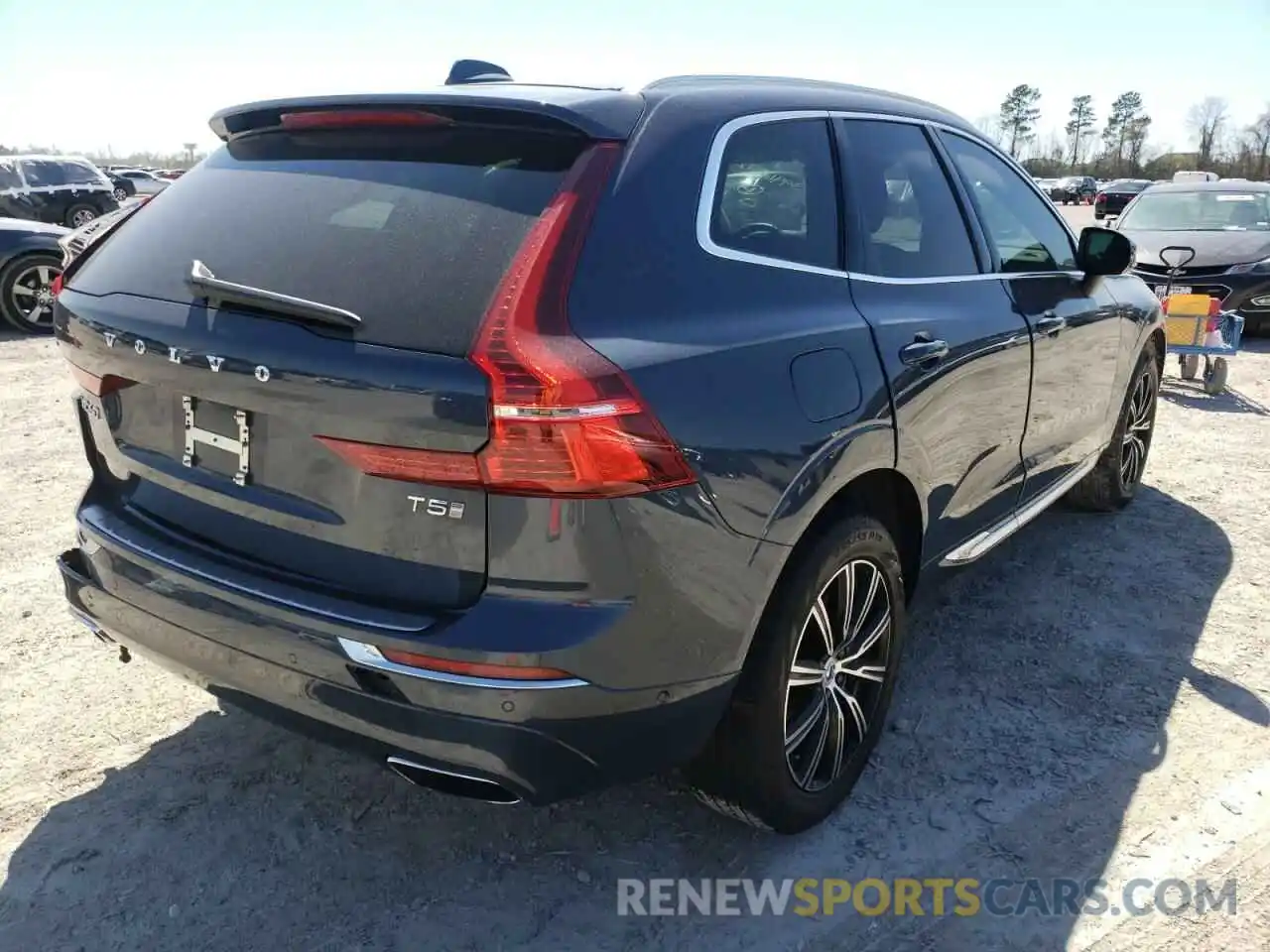 4 Photograph of a damaged car LYV102DL2KB287402 VOLVO XC60 2019