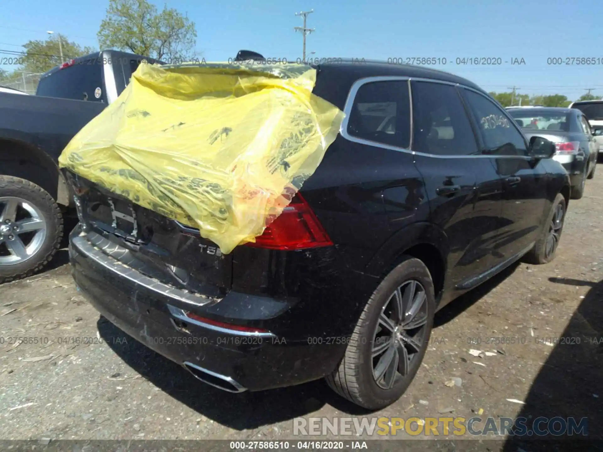 4 Photograph of a damaged car LYV102DL3KB242971 VOLVO XC60 2019