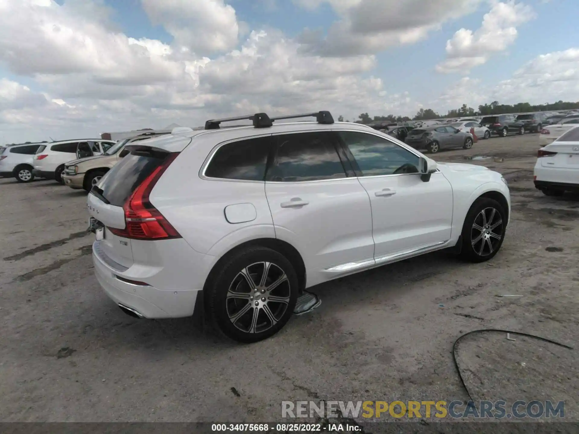 4 Photograph of a damaged car LYV102DLXKB293139 VOLVO XC60 2019