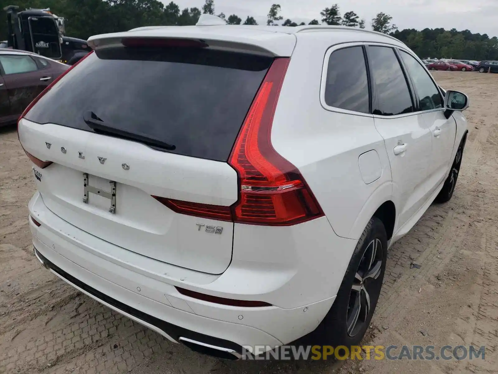 4 Photograph of a damaged car LYV102DM1KB263746 VOLVO XC60 2019