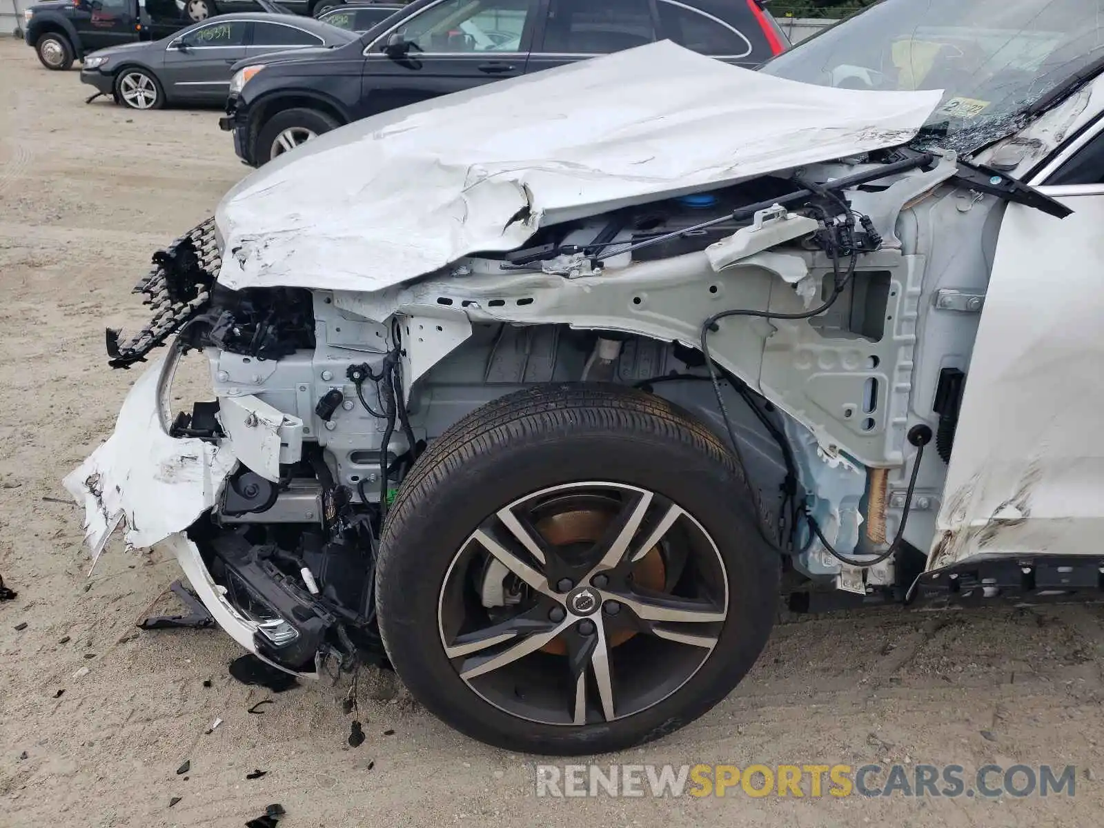 9 Photograph of a damaged car LYV102DM1KB263746 VOLVO XC60 2019