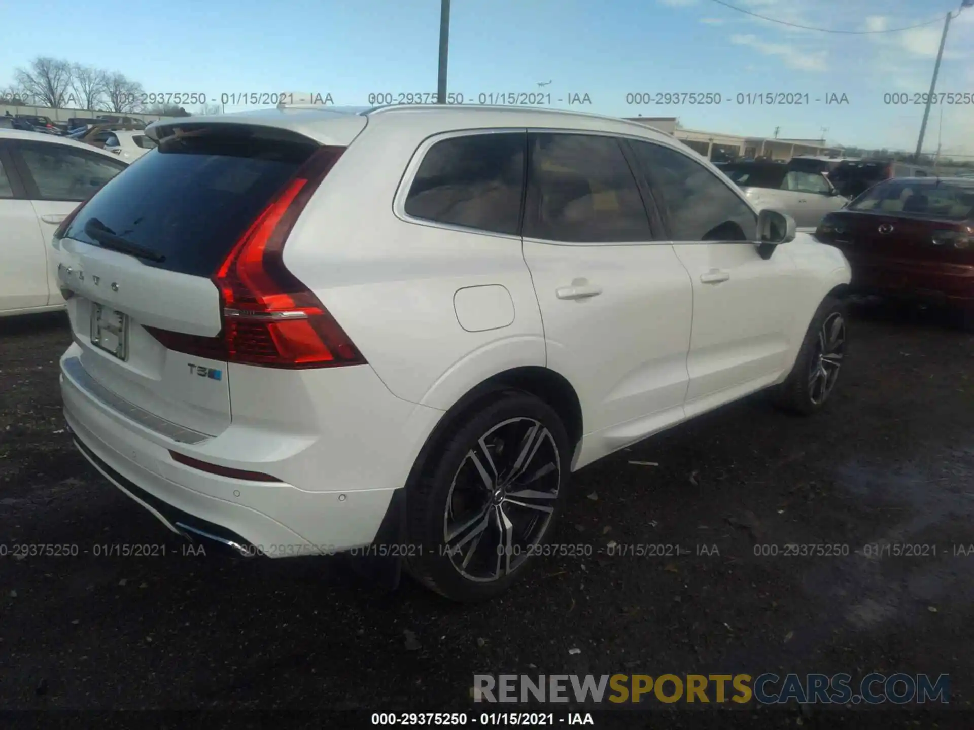 4 Photograph of a damaged car LYV102DM2KB252092 VOLVO XC60 2019